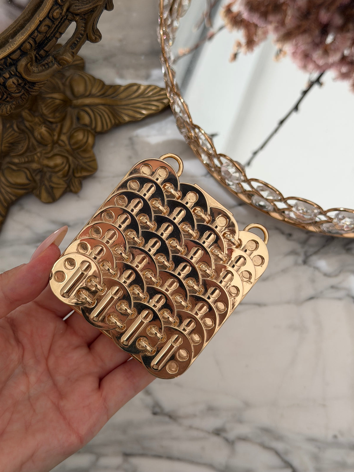 PACO RABANNE 1969 Makeup Clutch
Ultra-Shiny, All-Over Luminizer, Second Skin Comfort