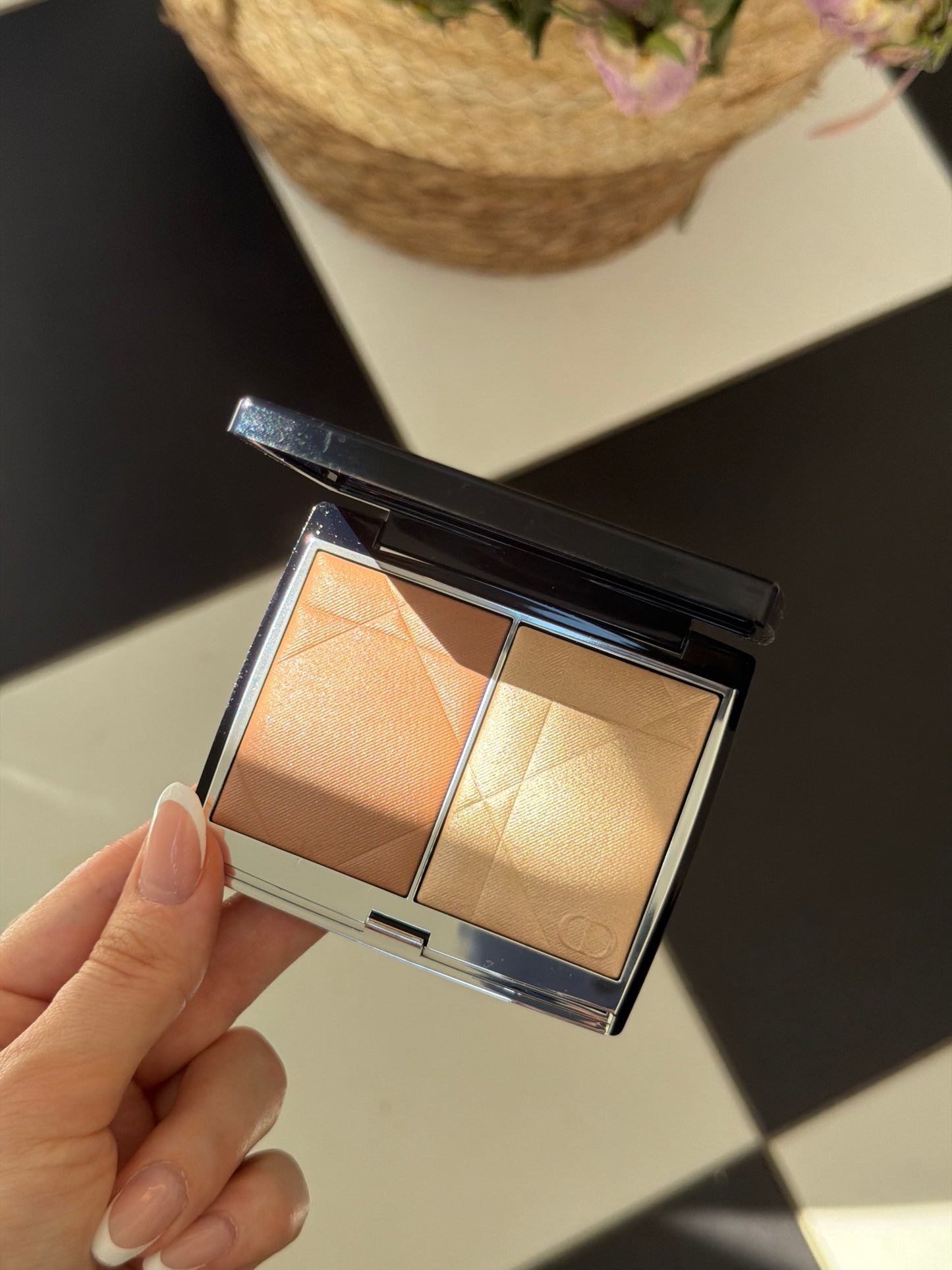 DIOR Rouge Blush Colour & Glow (100)
Multi-Use Face Palette – Color and Highlighter Duo
