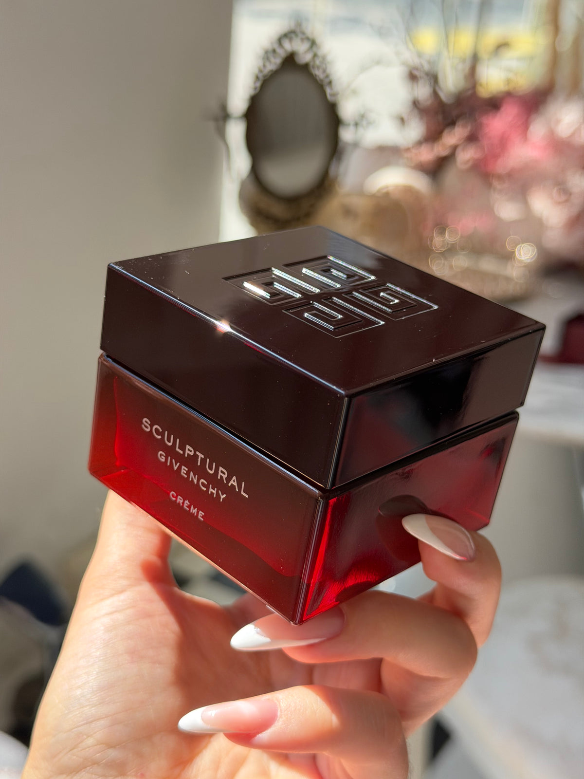 GIVENCHY
Sculptural Cream
Tense, Densify and Tonify Your Facial Contour and Volumes