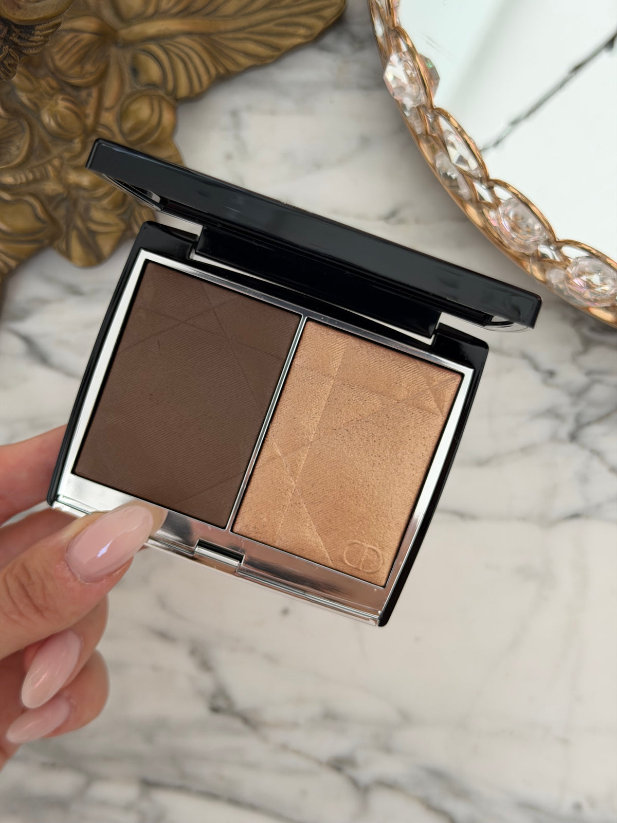 DIOR Rouge Blush Colour & Glow (200)
Multi-Use Face Palette – Color and Highlighter Duo