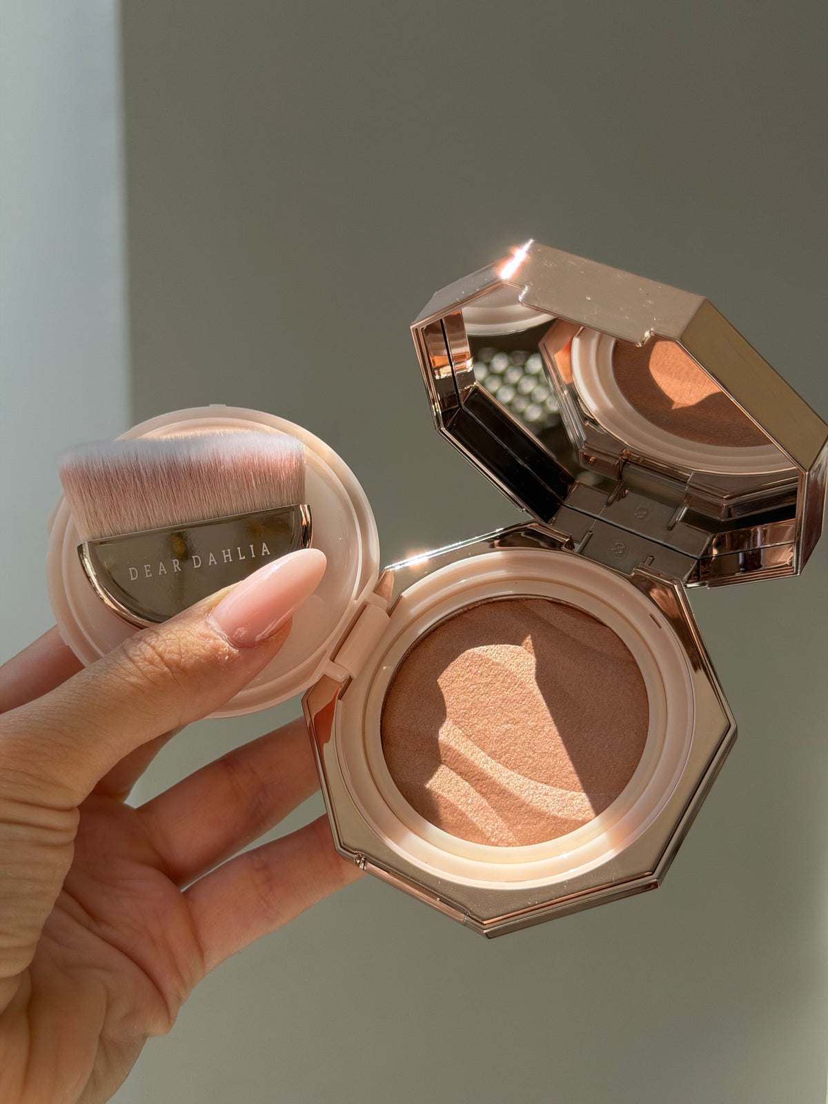 DEAR DAHLIA Blooming Edition
Endless Glow Illuminator - Highlighter