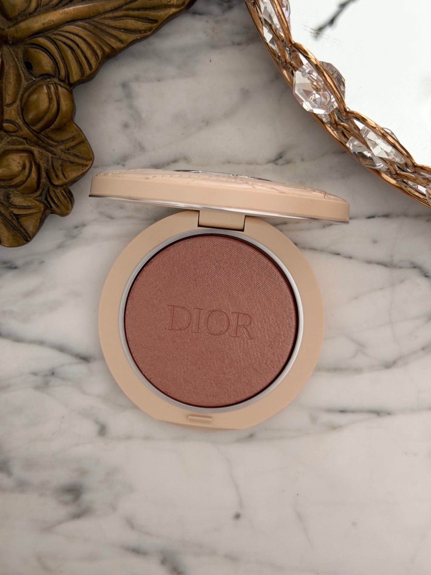 DIOR Forever Couture Luminizer (05)
Longwear Highlighter - 95%* Natural-Origin Pigments