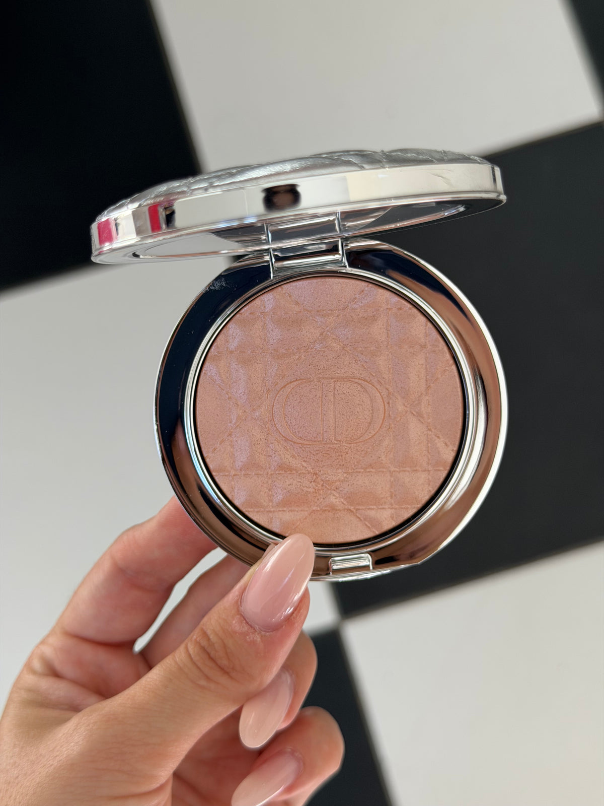 DIOR Forever Glow Luminizer - Illuminating Powder For Face (02)