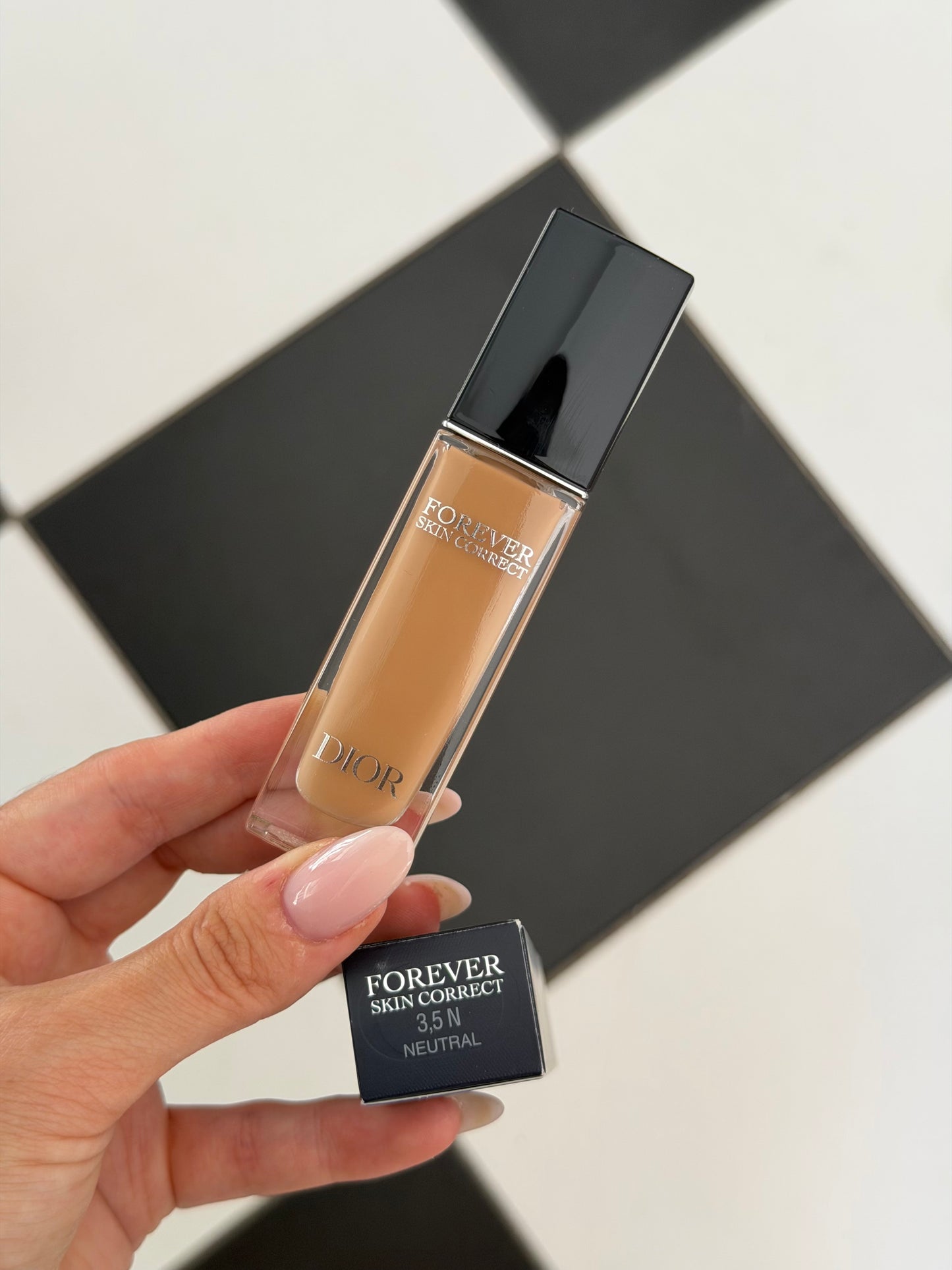 DIOR Forever Skin Correct (3.5N)
Full-Coverage Concealer - 24h Hydration and Wear - No Transfer