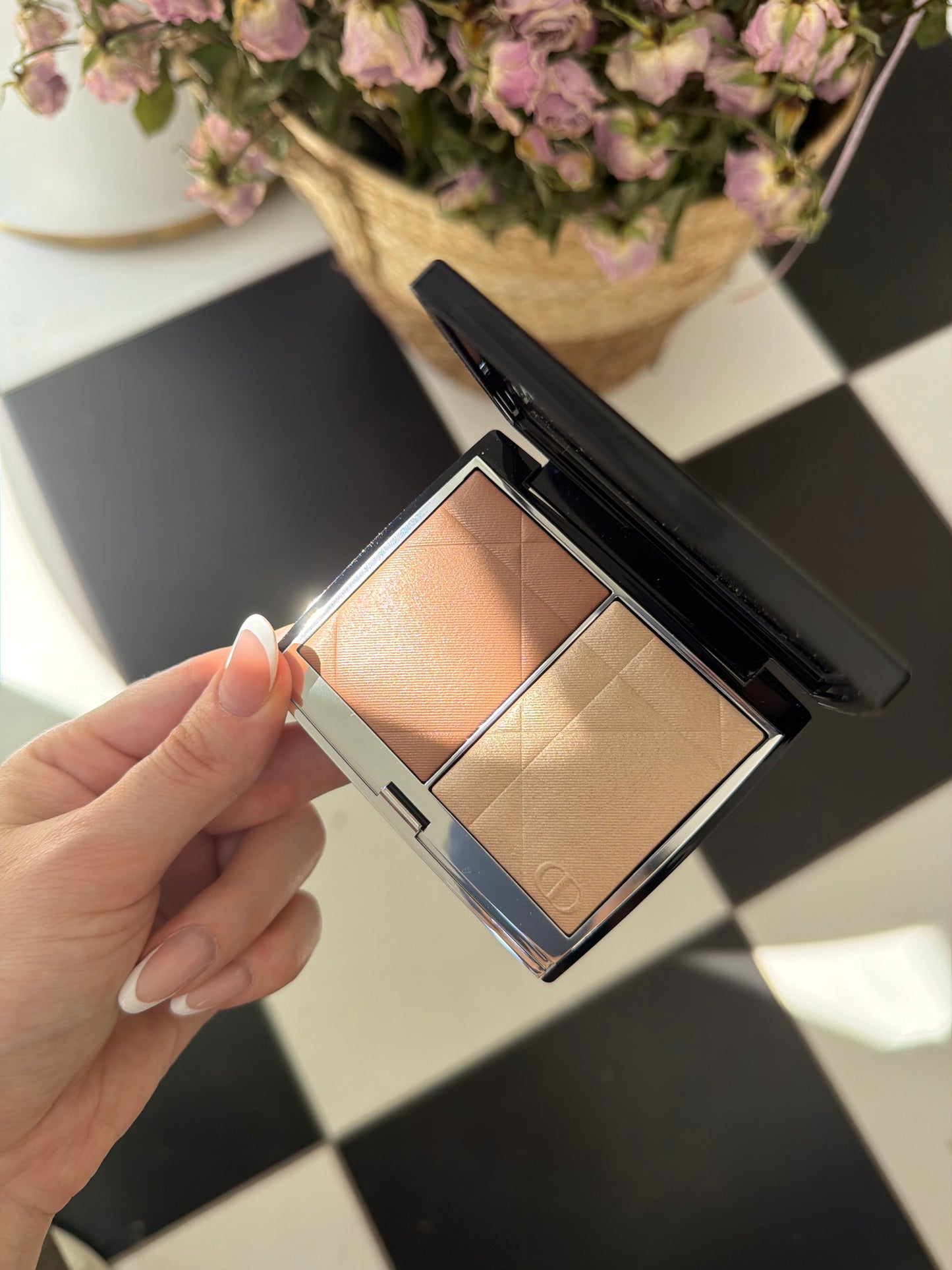 DIOR Rouge Blush Colour & Glow (100)
Multi-Use Face Palette – Color and Highlighter Duo
