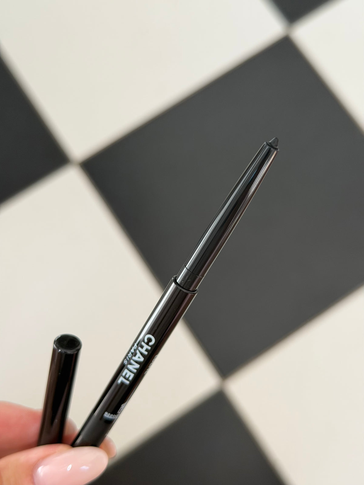 CHANEL Stylo Eyes Waterproof (10)
Long-Lasting Eyeliner