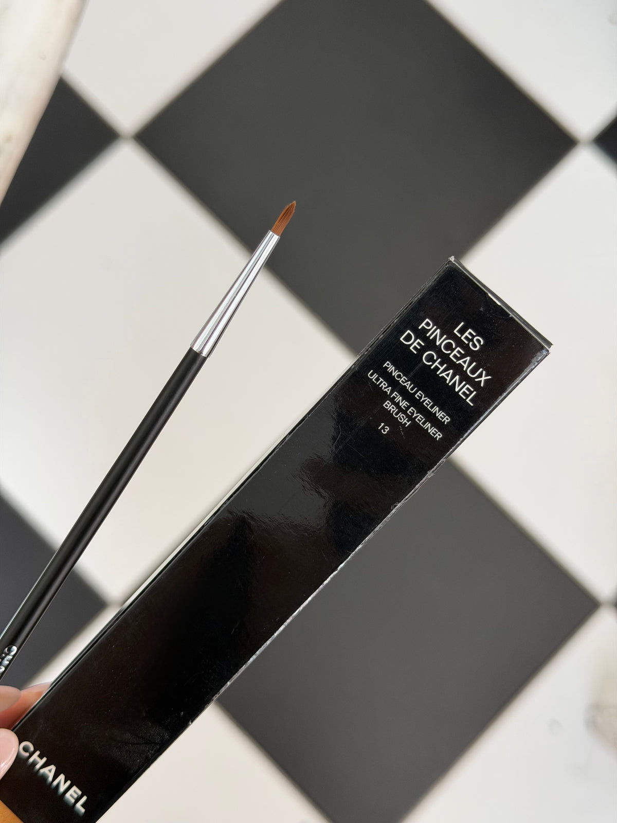CHANEL Les Pinceaux De Chanel Ultra Fine Eyeliner Brush (13)