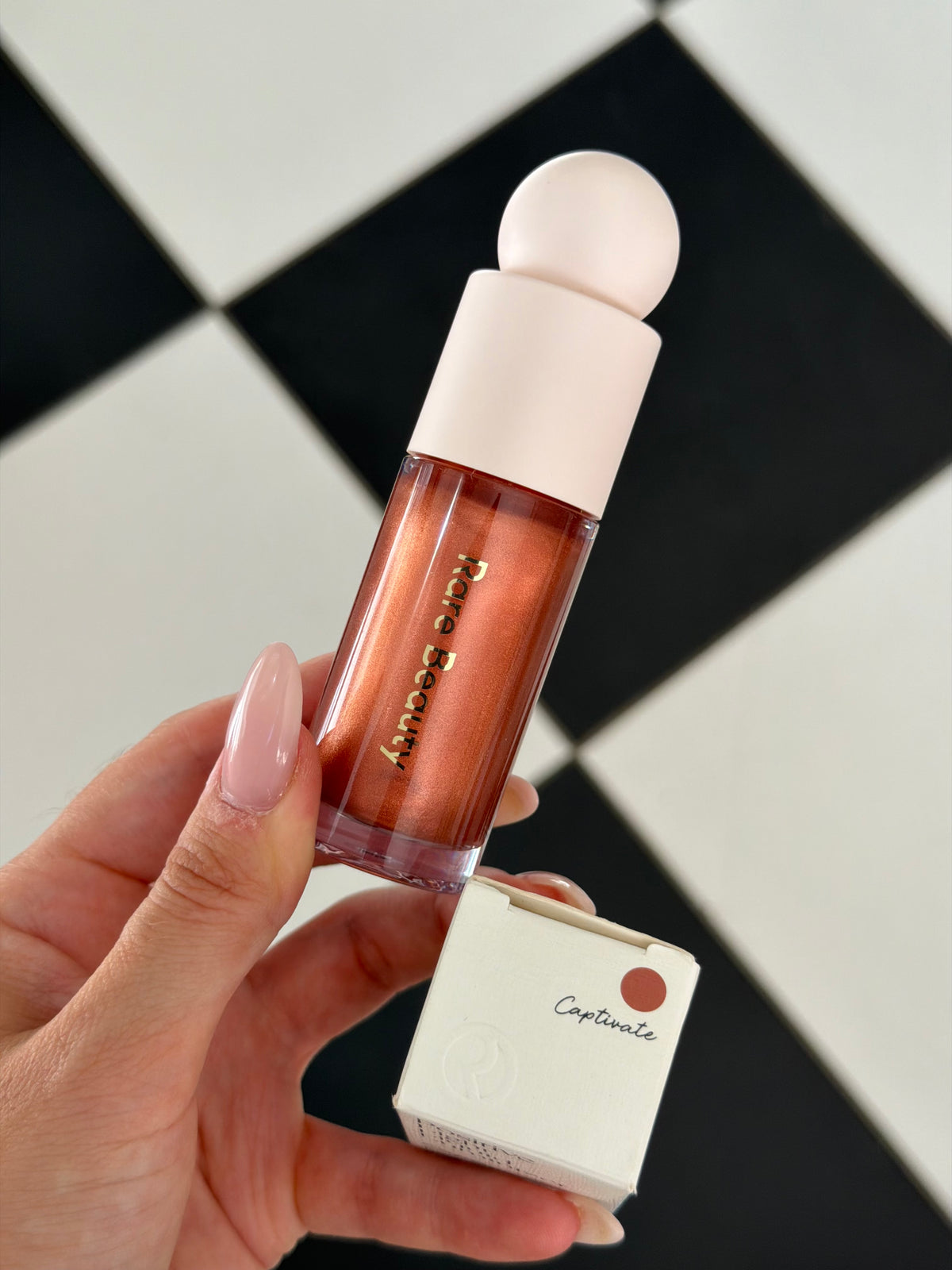 RARE BEAUTY Positive Light Liquid Luminizer - Captivate