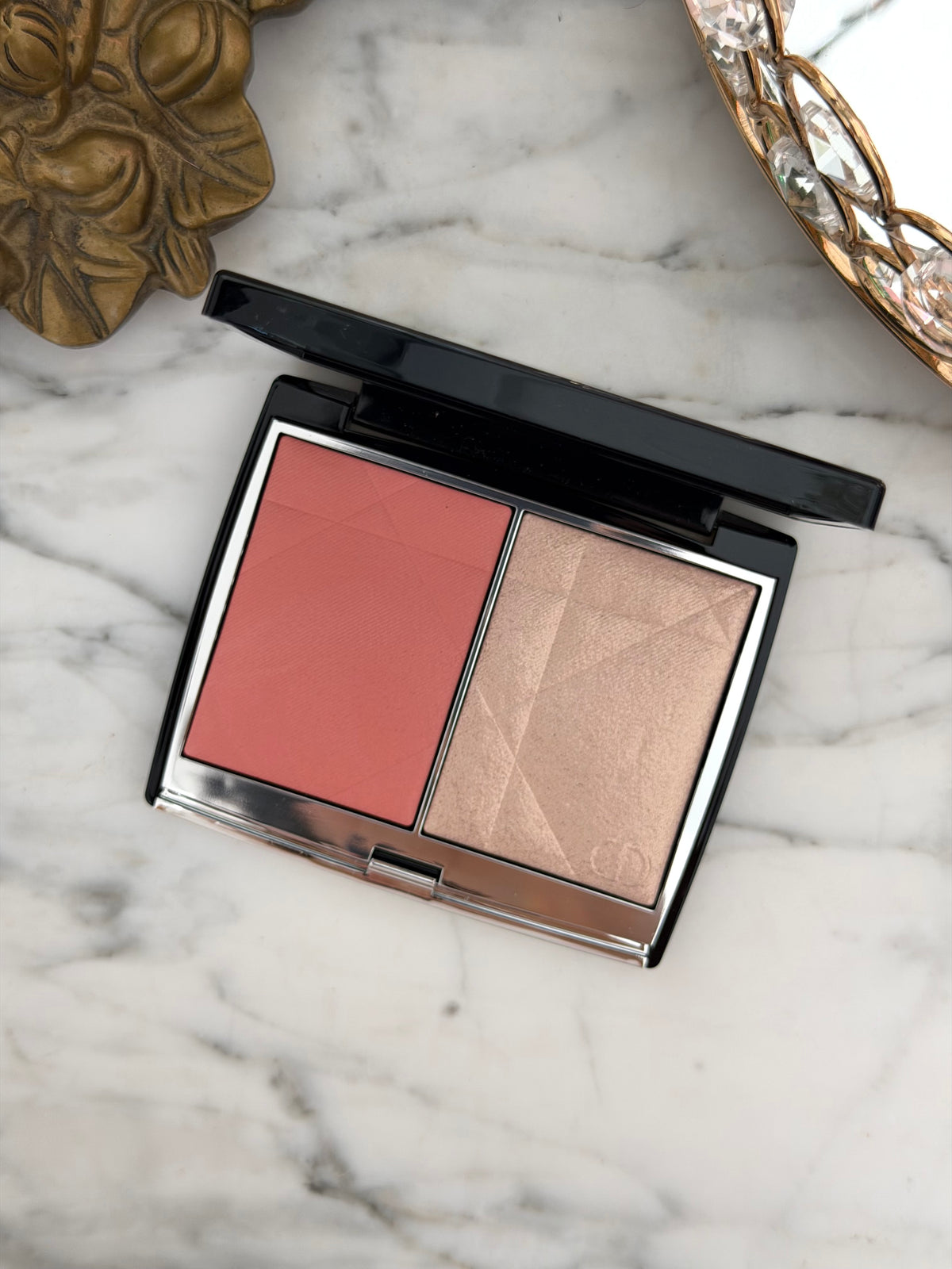 DIOR Rouge Blush Colour & Glow (257)
Multi-Use Face Palette – Color and Highlighter Duo