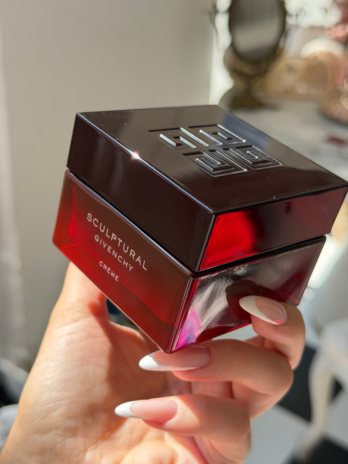 GIVENCHY
Sculptural Cream
Tense, Densify and Tonify Your Facial Contour and Volumes