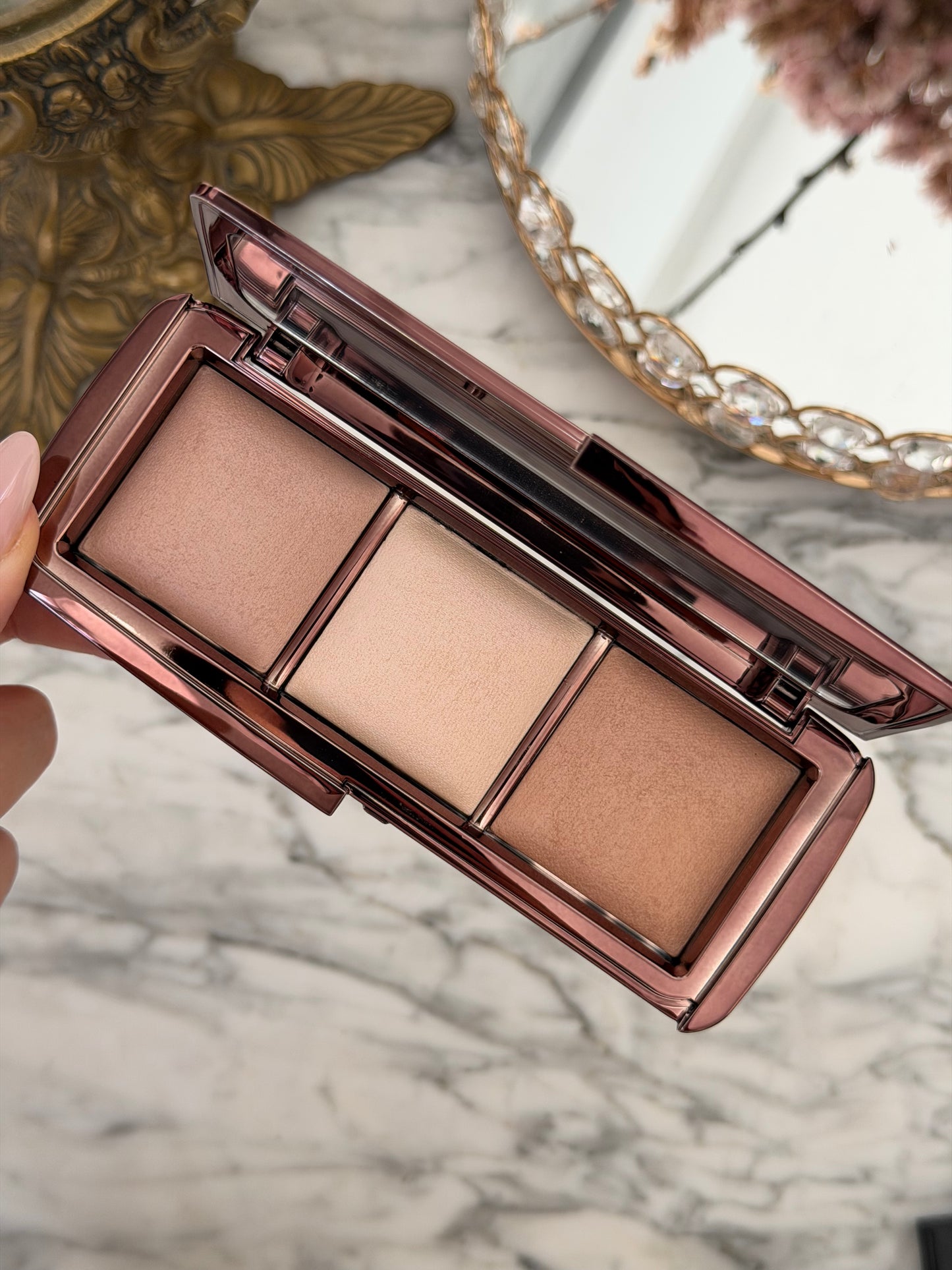 HOURGLASS Ambient Lighting Palette