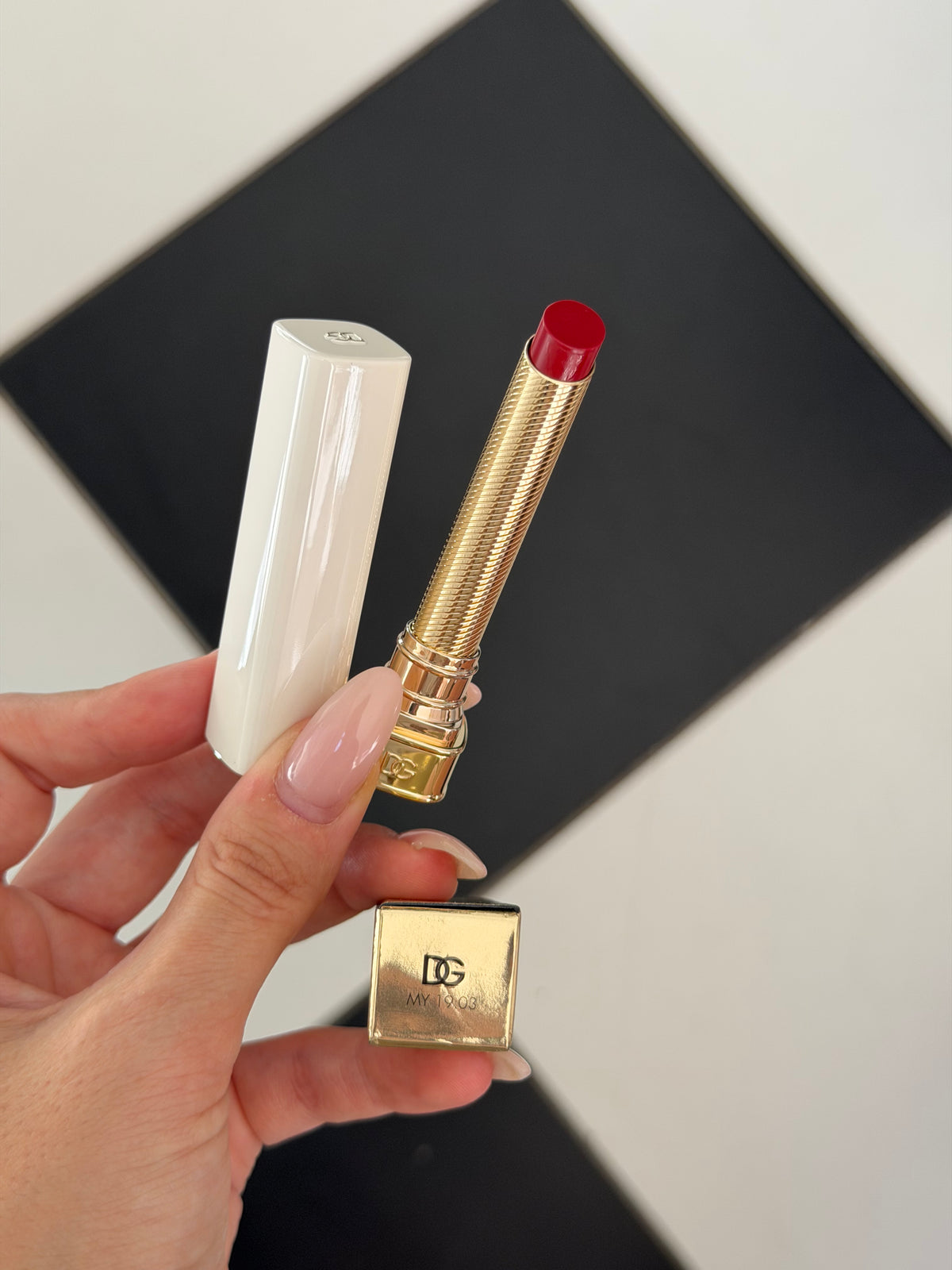 DOLCE&GABBANA My Juicy Sheer Lipstick - My 19.03
Instant Shine & Hydration Lip Stylo