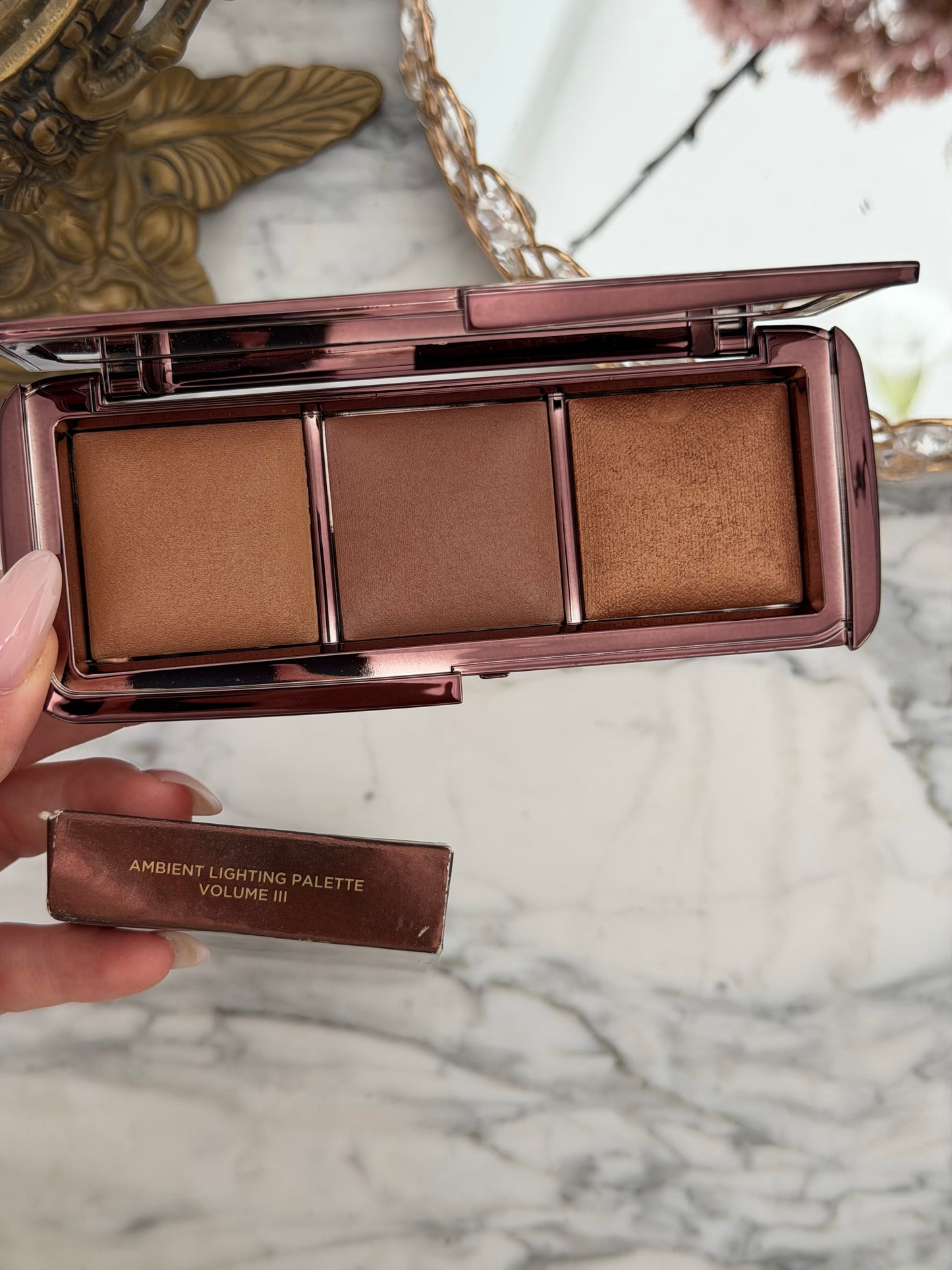 HOURGLASS Ambient Lighting Palette - Volume III