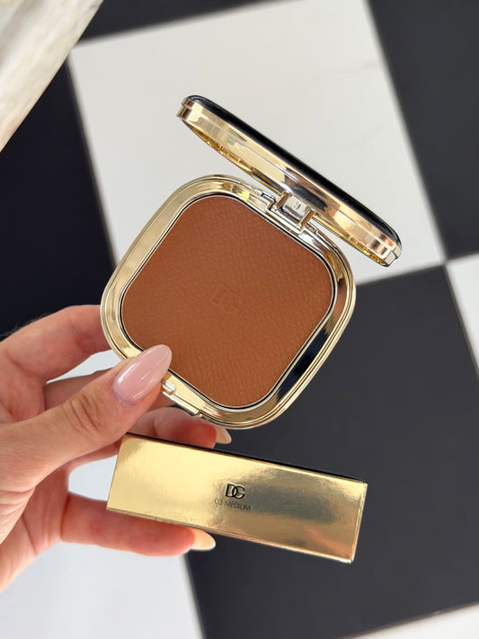 DOLCE&GABBANA Face&Eyes Match
Lasting Bronzer & Eyeshadow Powder (03)