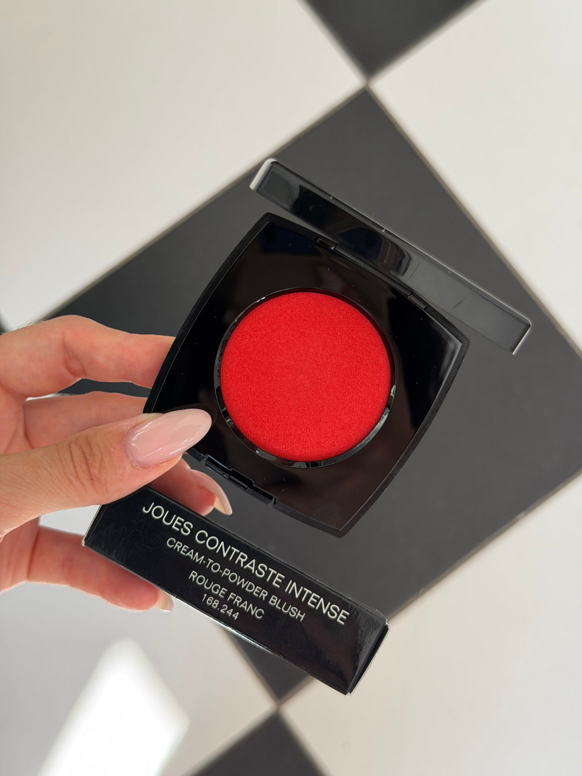 CHANEL Joues Contraste Intense
Cream-to-Powder Blush (Rouge Franc)