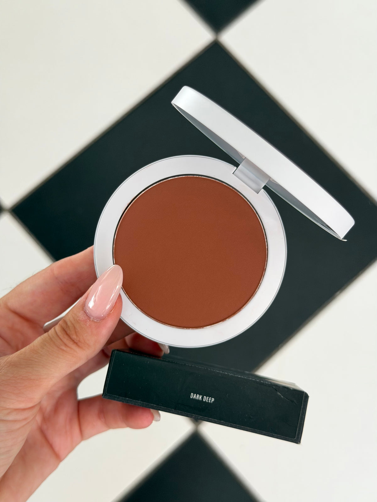 MAKEUP BY MARIO Softsculpt Powder Bronzer - Dark Deep