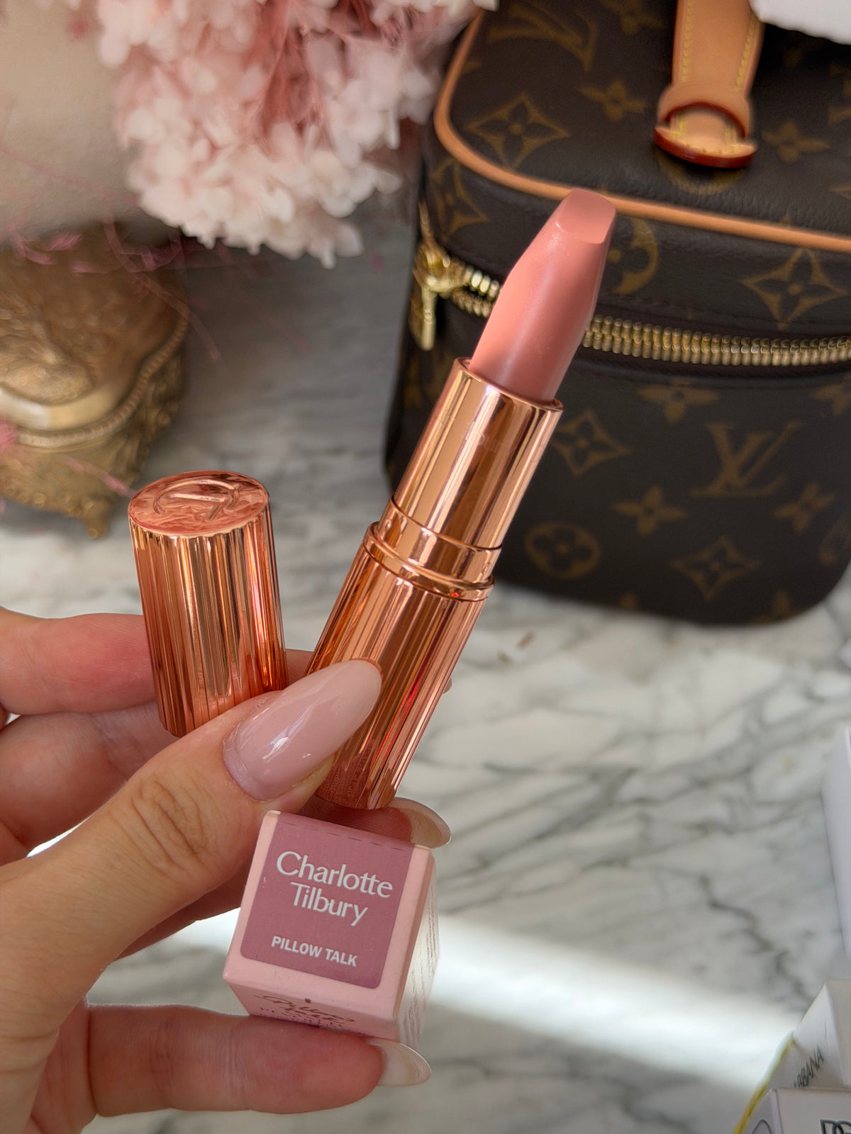 CHARLOTTE TILBURY Pillow Talk
Matte Revolution Long-Lasting Lipstick
