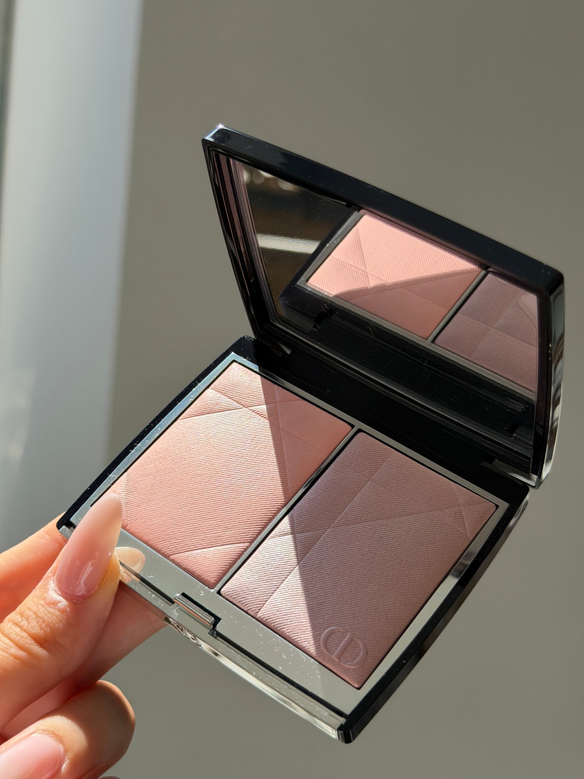 DIOR Rouge Blush Colour & Glow (287)
Multi-Use Face Palette – Color and Highlighter Duo
