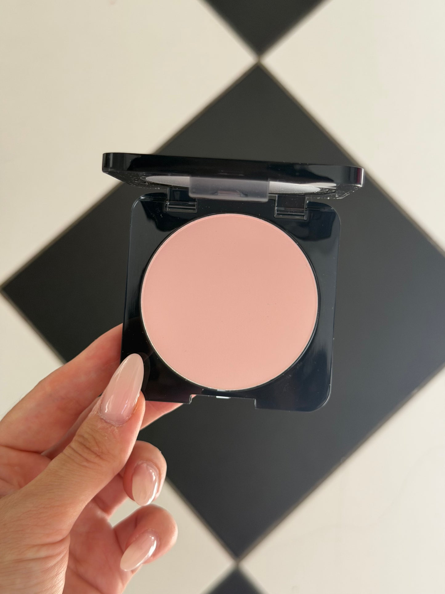 HUDA BEAUTY Easy Bake Airbrush Matte Pressed Powder - Cherry Blossom Cake