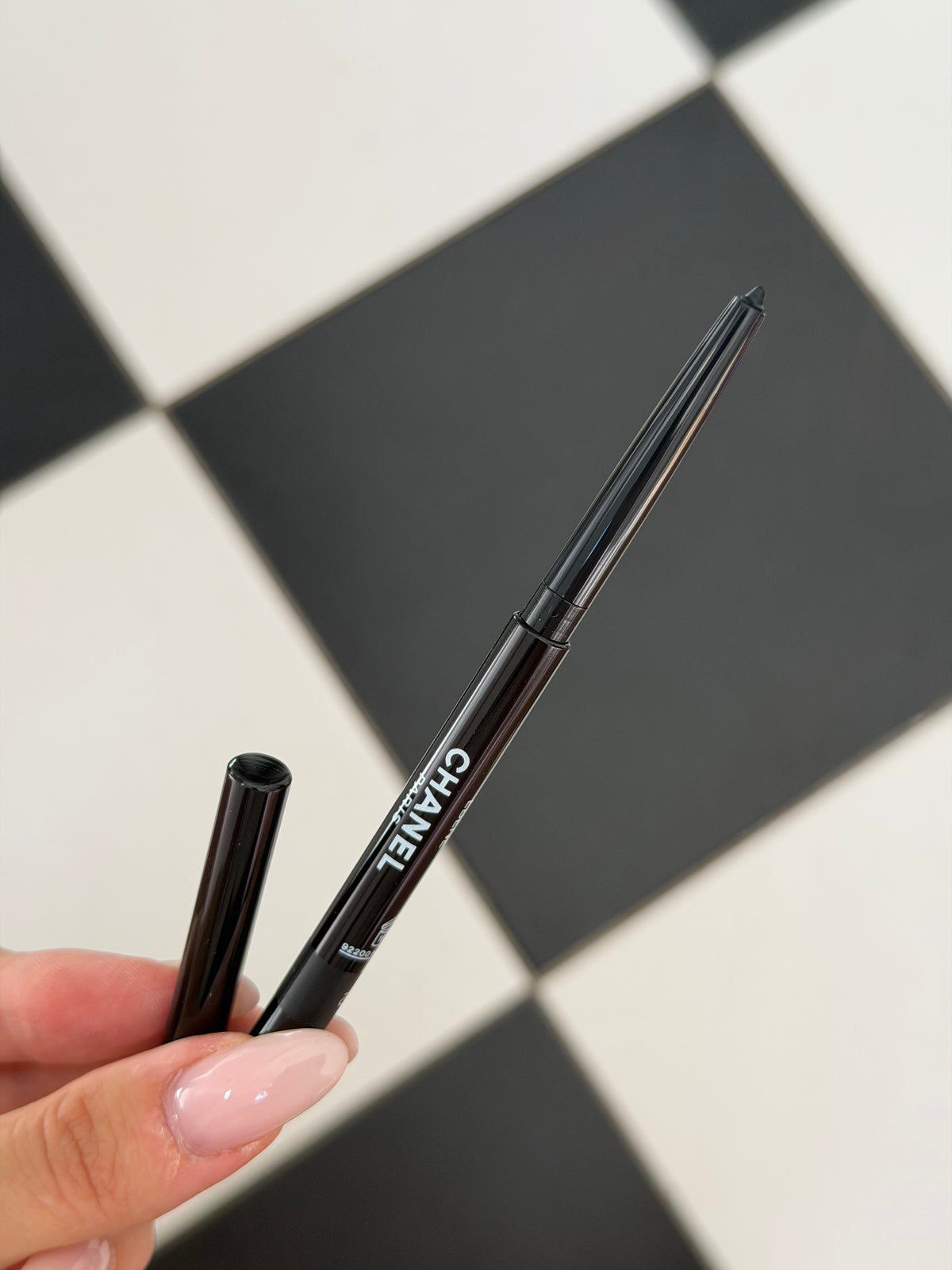 CHANEL Stylo Eyes Waterproof (10)
Long-Lasting Eyeliner
