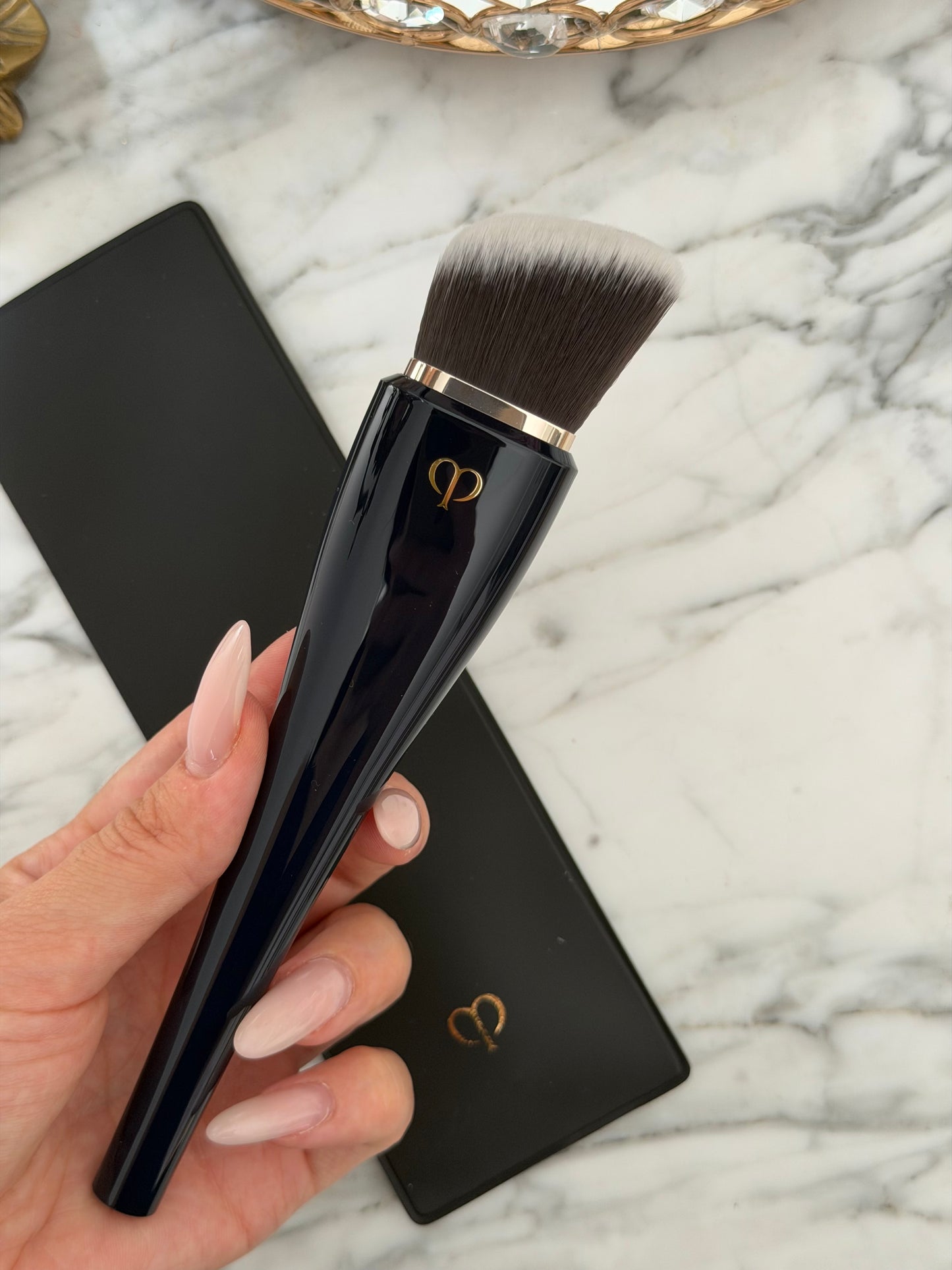 CLÉ DE PEAU BEAUTÉ Light Coverage Foundation Brush