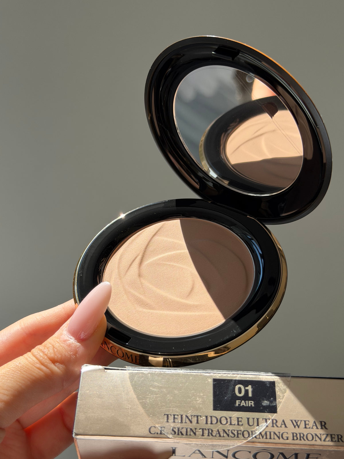 LANCOME Teint Idole Ultra Wear C.E Skin Transforming Bronzer (01)