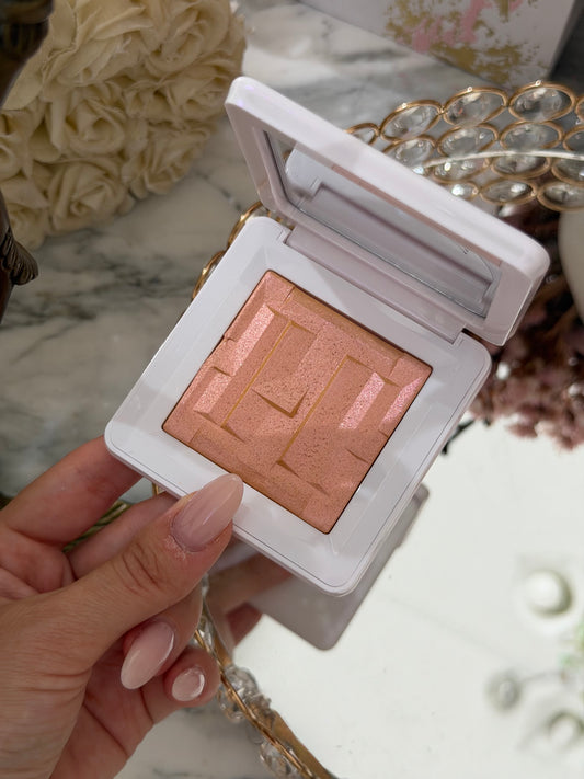 HAUS LABS By Lady Gaga
Bio-Radiant™ Gel-Powder Highlighter - Bronzed Gold