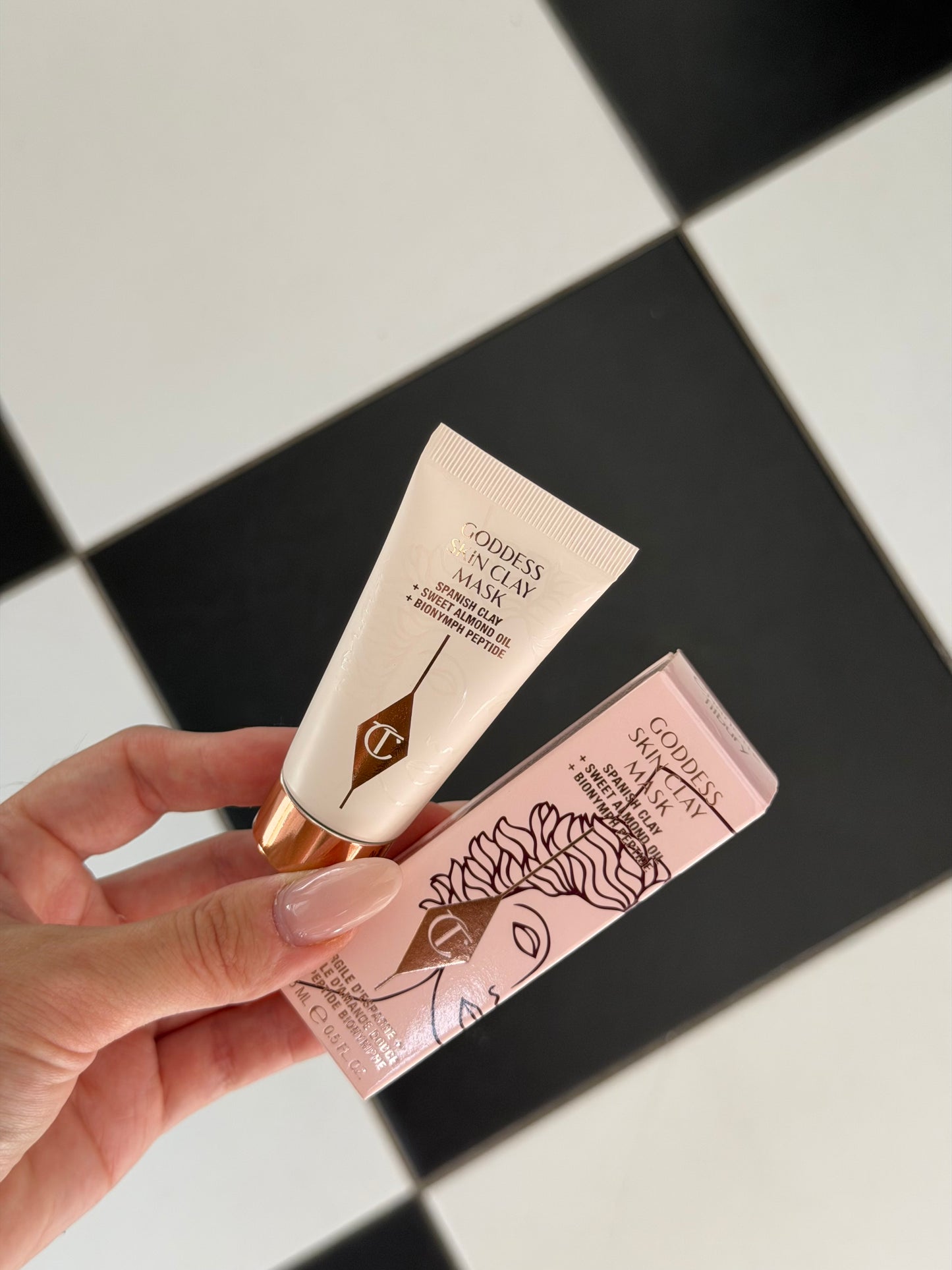 CHARLOTTE TILBURY Goddess Skin Clay Mask
Spanish Clay + Sweet Almond Oil + Bionymh Peptide