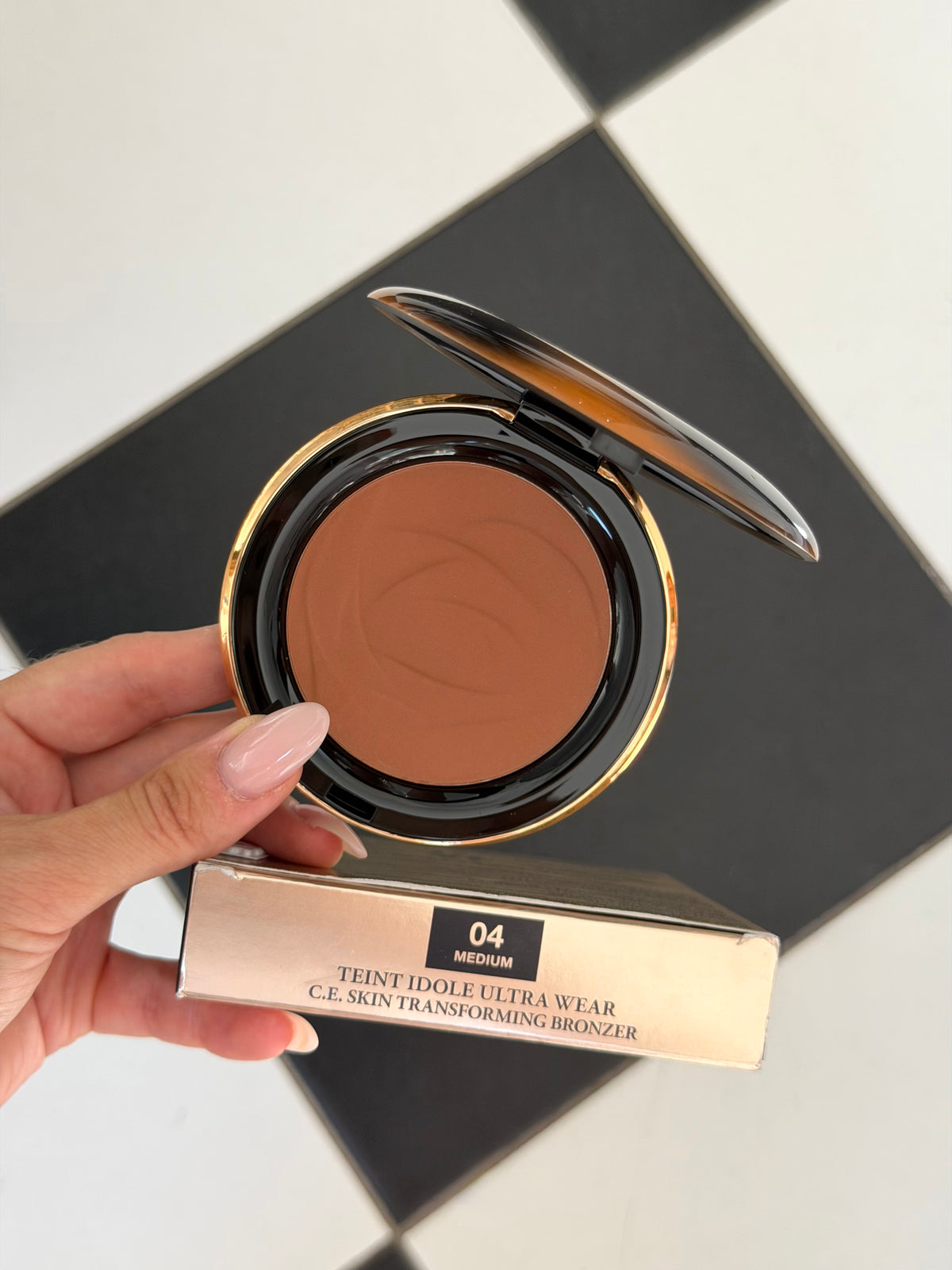 LANCOME Teint Idole Ultra Wear C.E Skin Transforming Bronzer (04)
