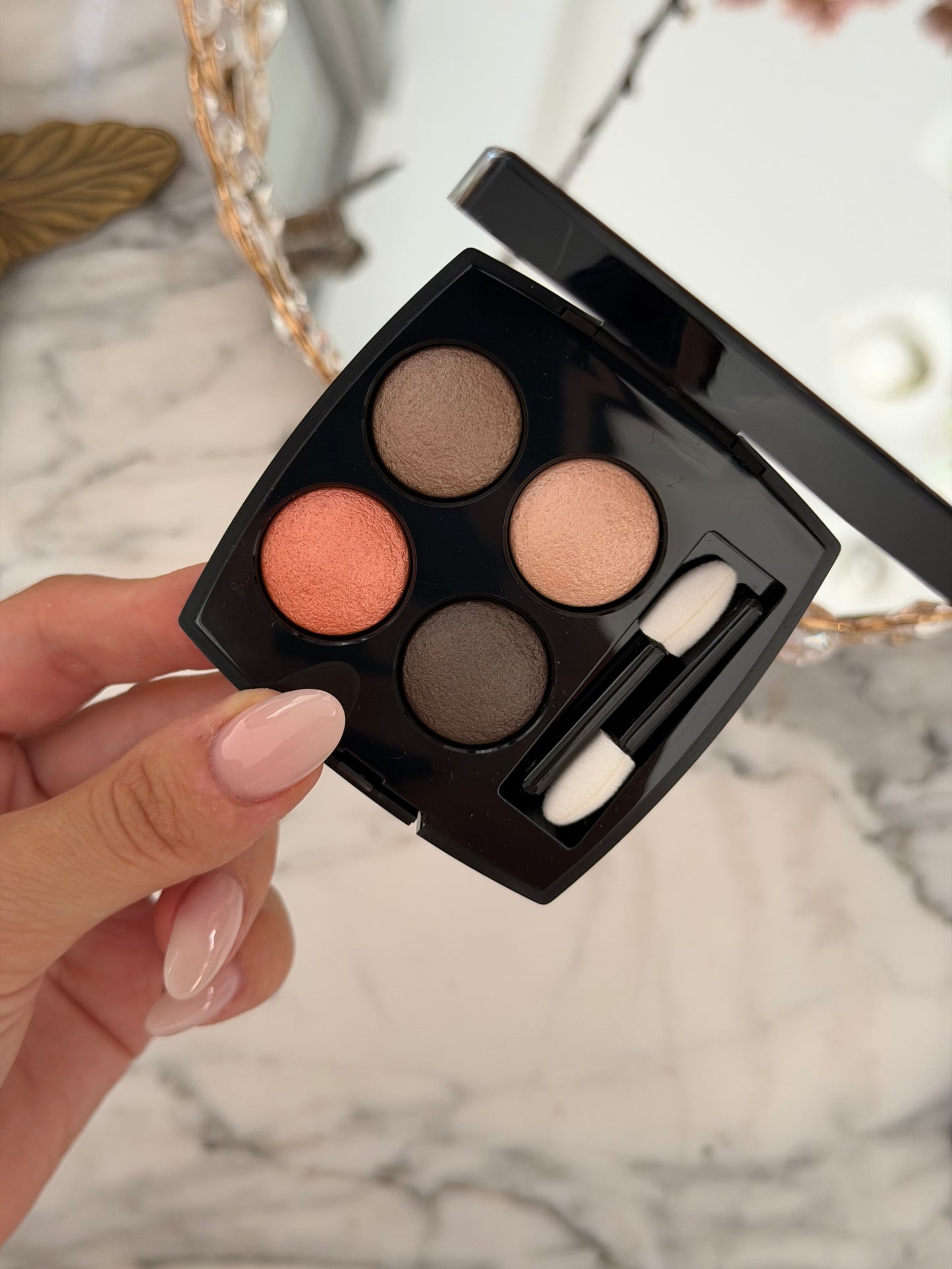 CHANEL Les 4 Ombres
Multi-Effect Quadra Eyeshadow (204)