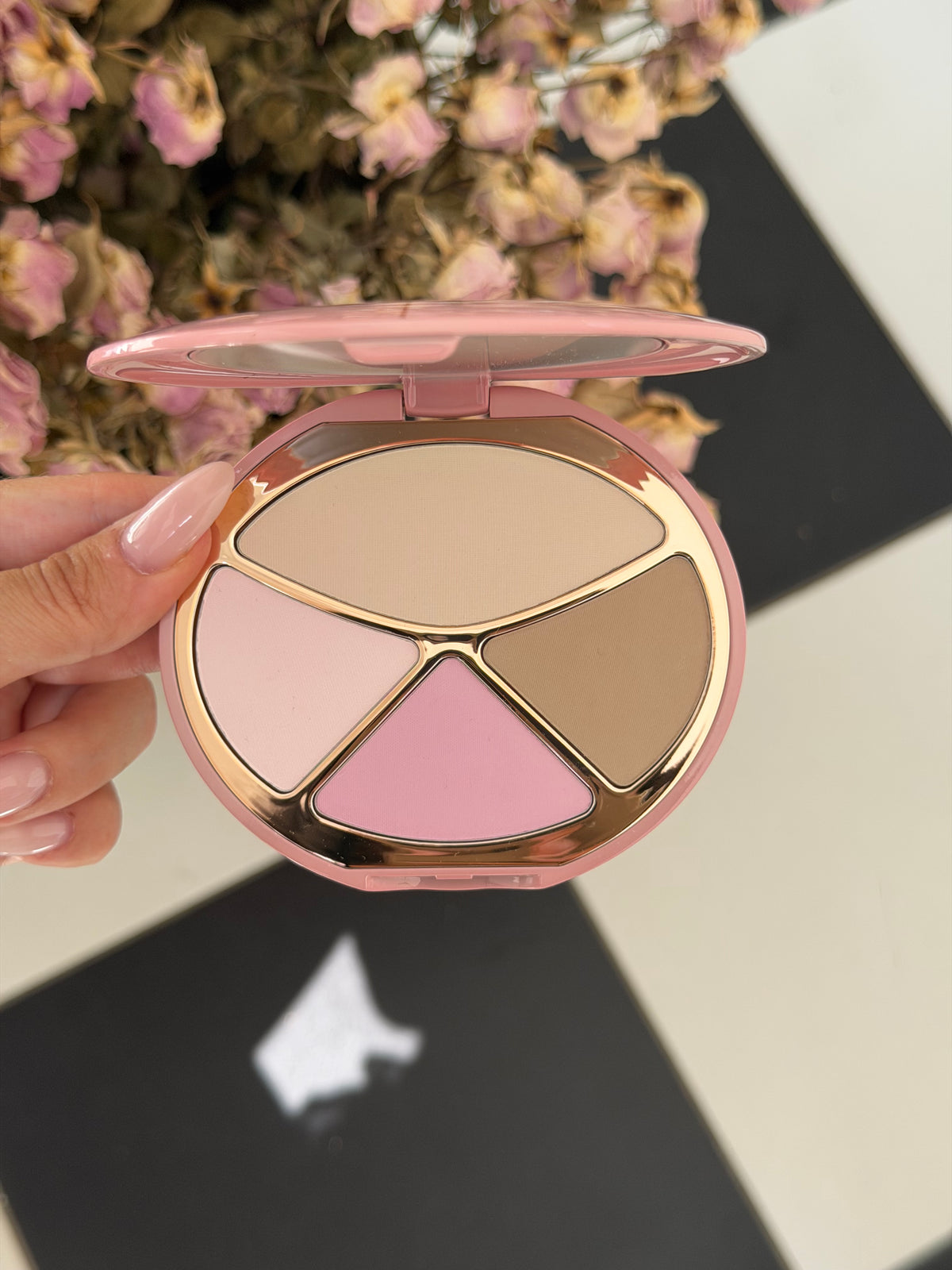 CHARLOTTE TILBURY 4 Colors Contour (Blush&Bronzer) Palette (01)