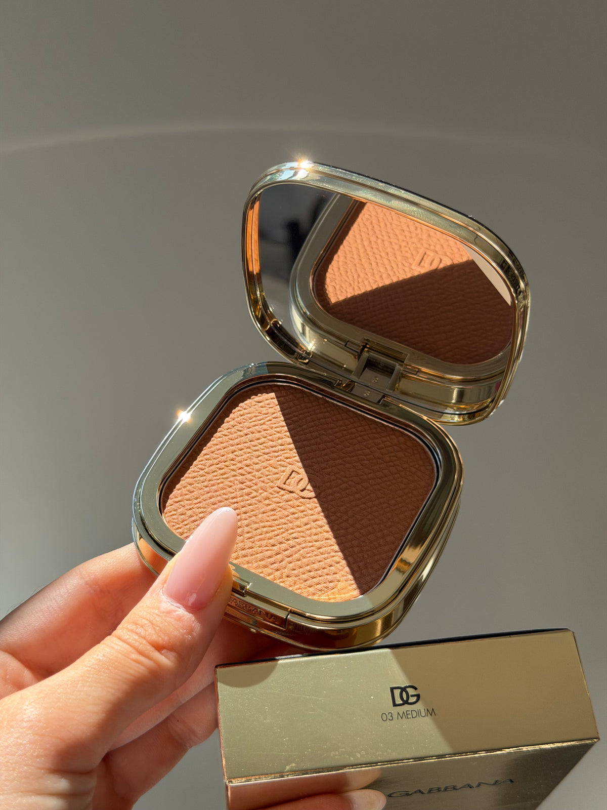 DOLCE&GABBANA Face&Eyes Match
Lasting Bronzer & Eyeshadow Powder (03)