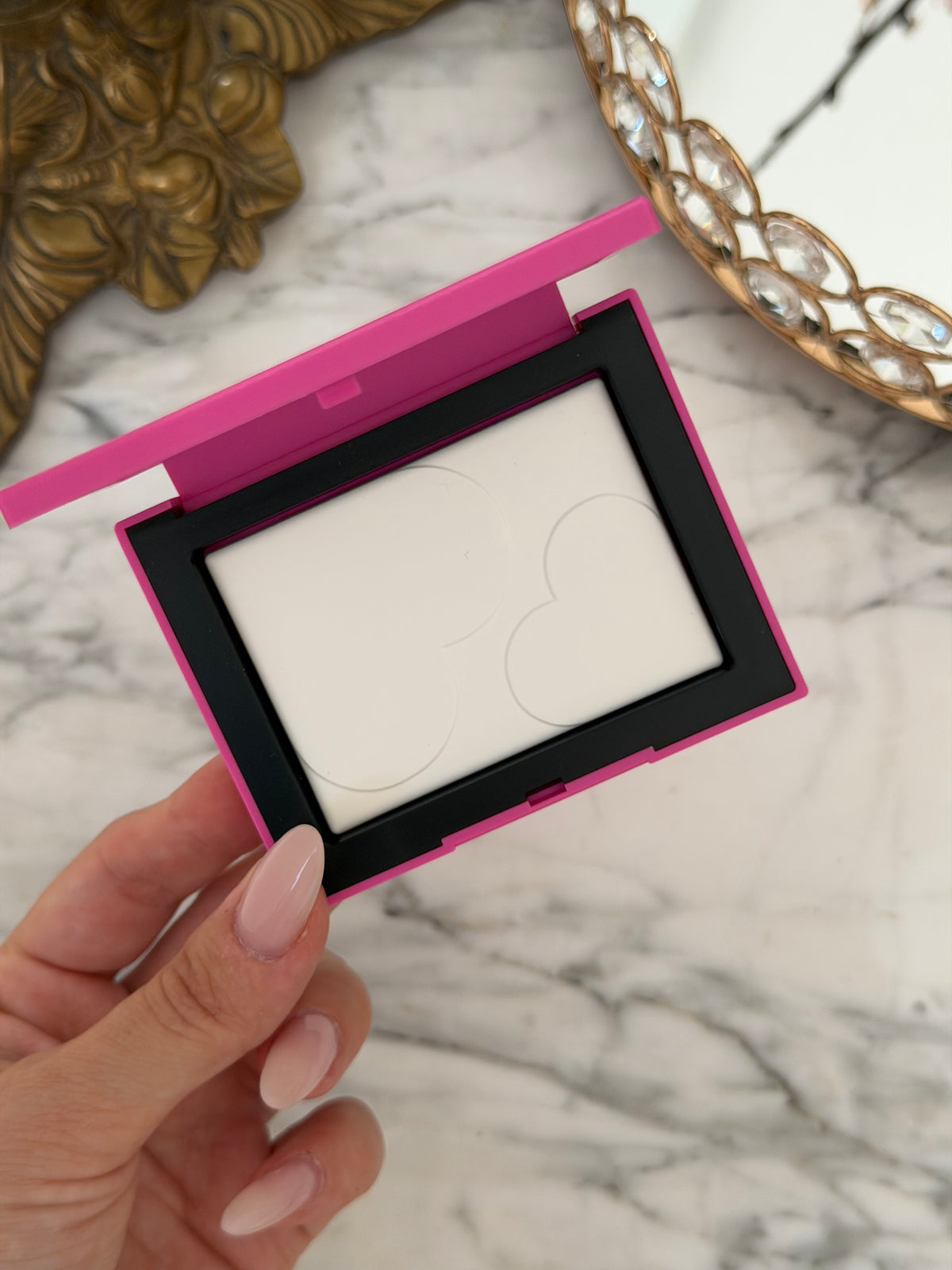 NARS Light Reflecting™ Setting Powder - Limited Edition Pink With Heart Motifs