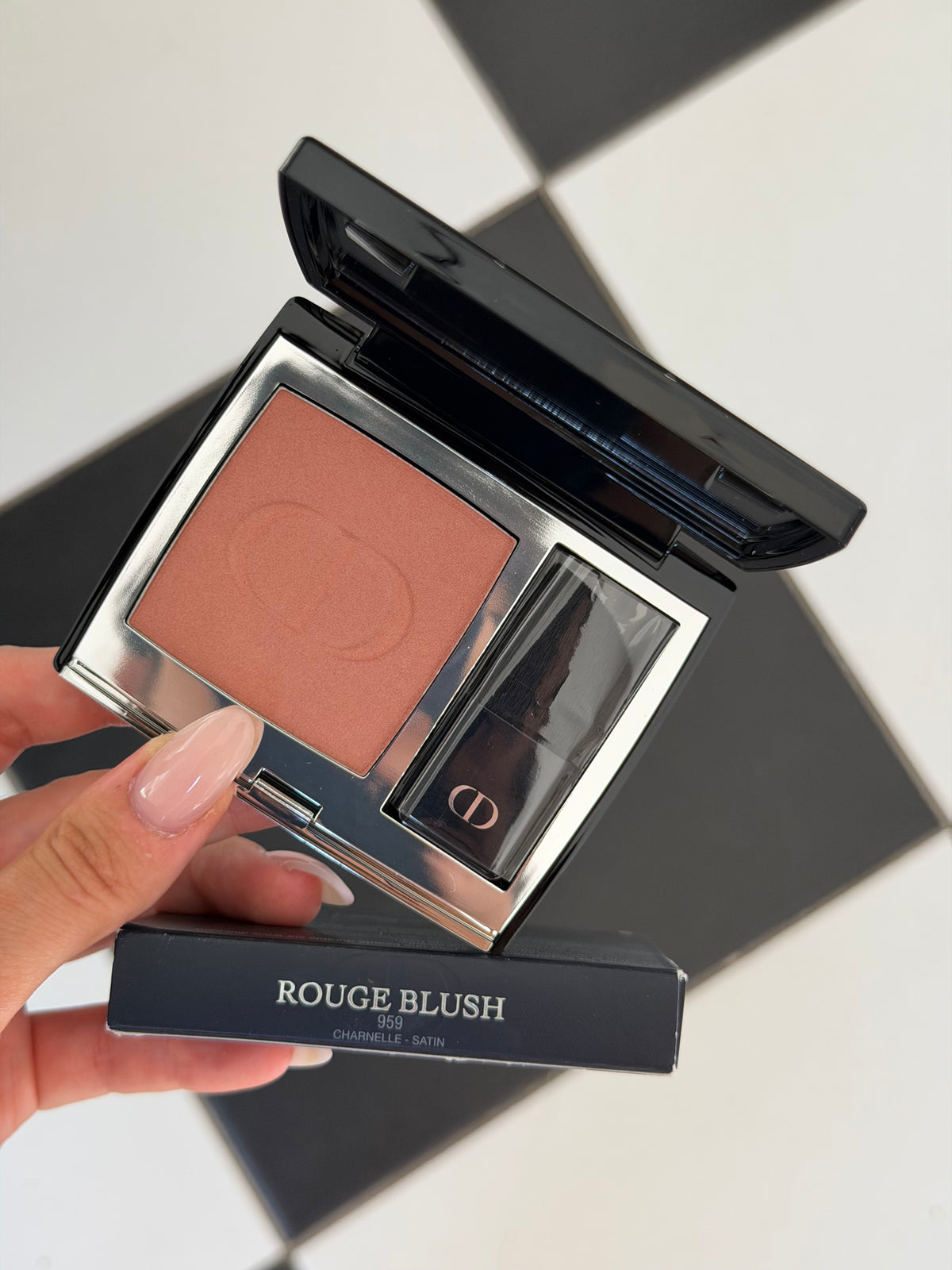 DIOR Rouge Blush Satin
Couture Colour Makeup - Long Wear (959)
