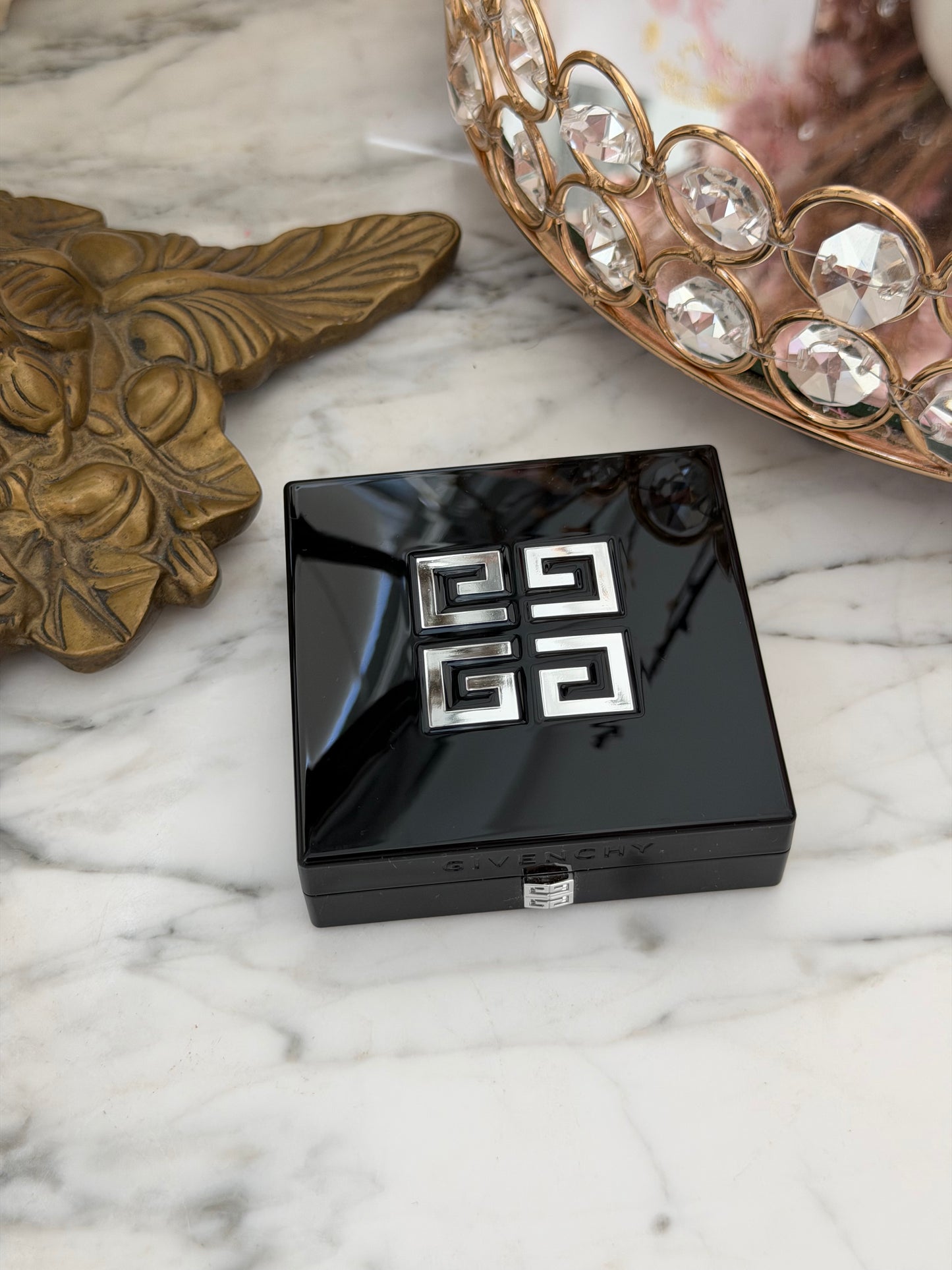 GIVENCHY Prisme Libre Highlighter Powder (004)
Long-lasting Hydrating And Marbled