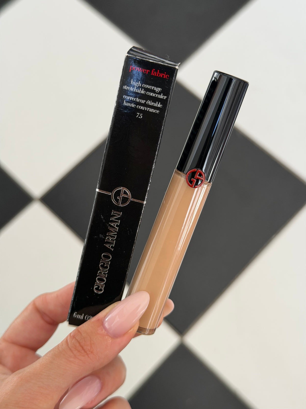 ARMANI Beauty
Power Fabric + Longwear Matte Multi-Retouch Concealer (7.5)