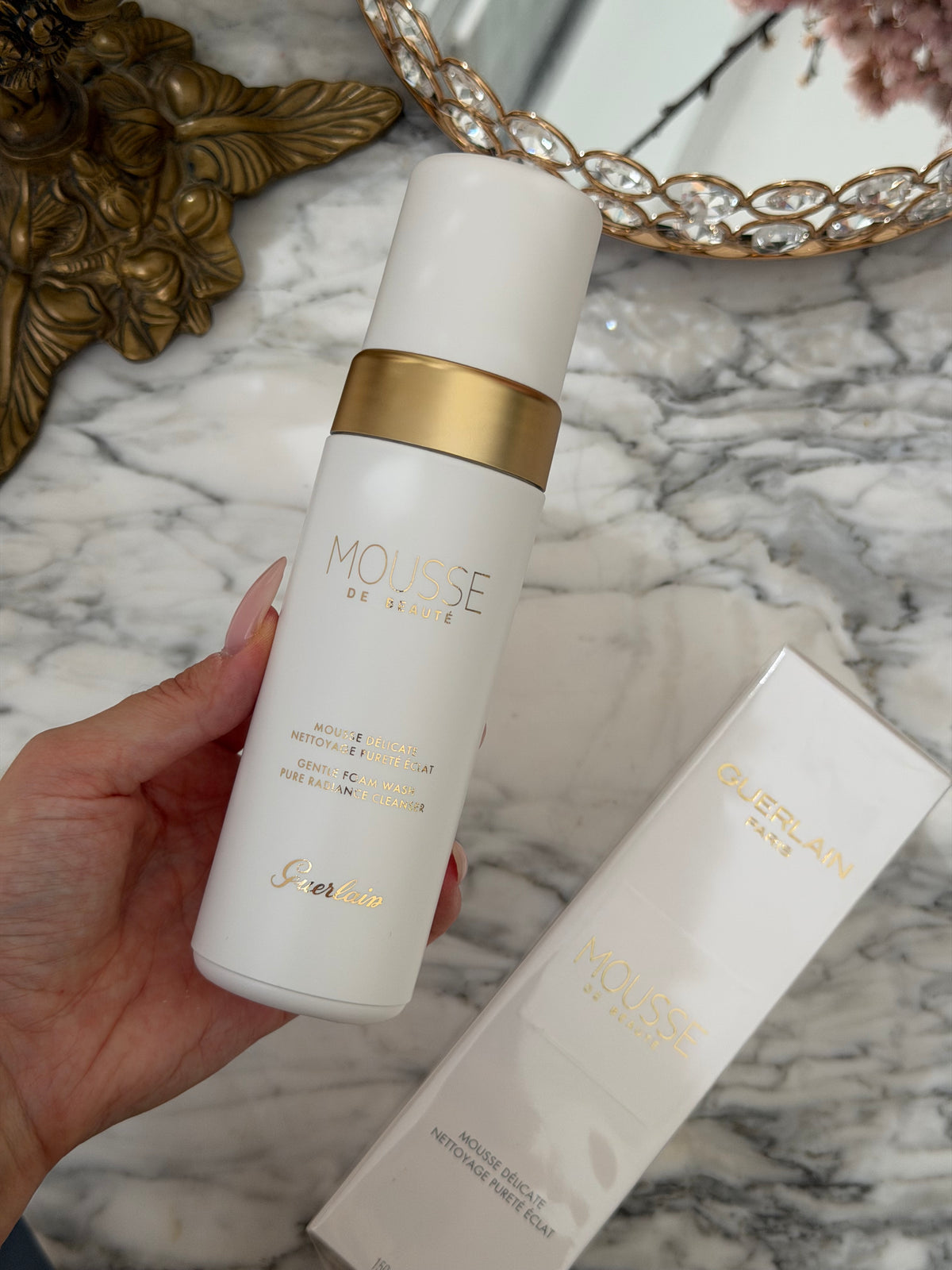 GUERLAIN Mousse De Beauté
Cleansing Foam
Purifies And Illuminates