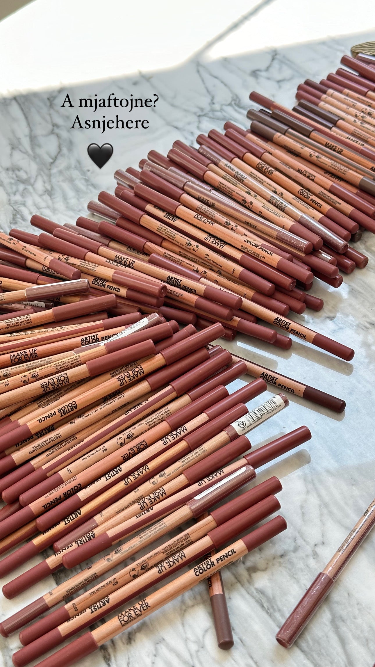 MAKE UP FOR EVER 
Artist Color Pencil (604)
Brow, Eye & Lip Liner