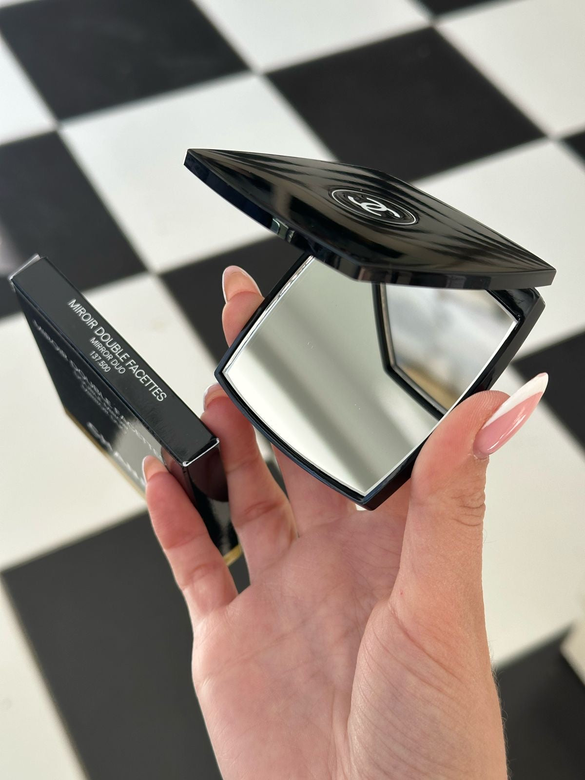 CHANEL Miroir Double Facettes
Mirror Duo