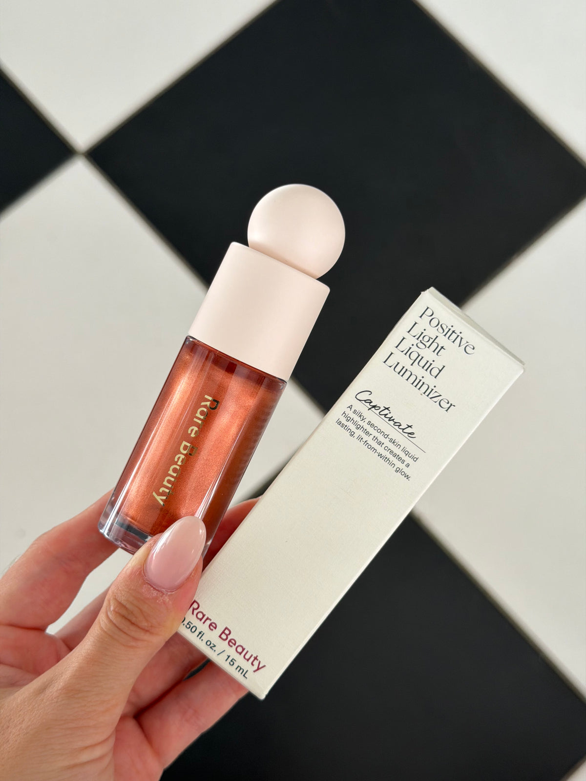 RARE BEAUTY Positive Light Liquid Luminizer - Captivate