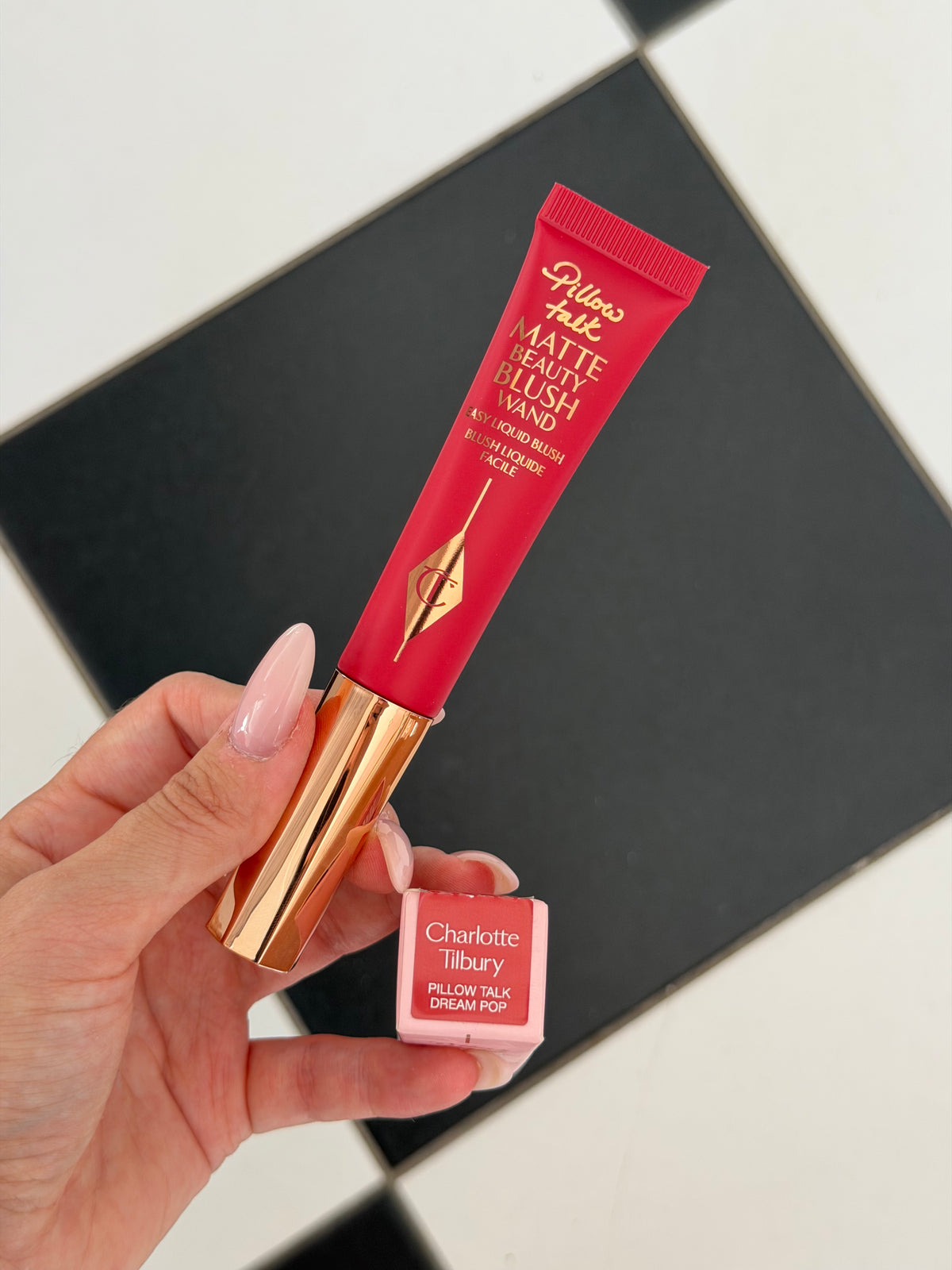 CHARLOTTE TILBURY Pillow Talk - Dream Pop
Matte Beauty Blush Wand - Easy Liquid Blush