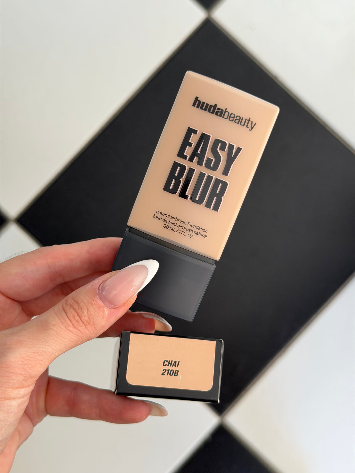 HUDA BEAUTY Easy Blur Natural Airbrush Foundation - Chai 210B