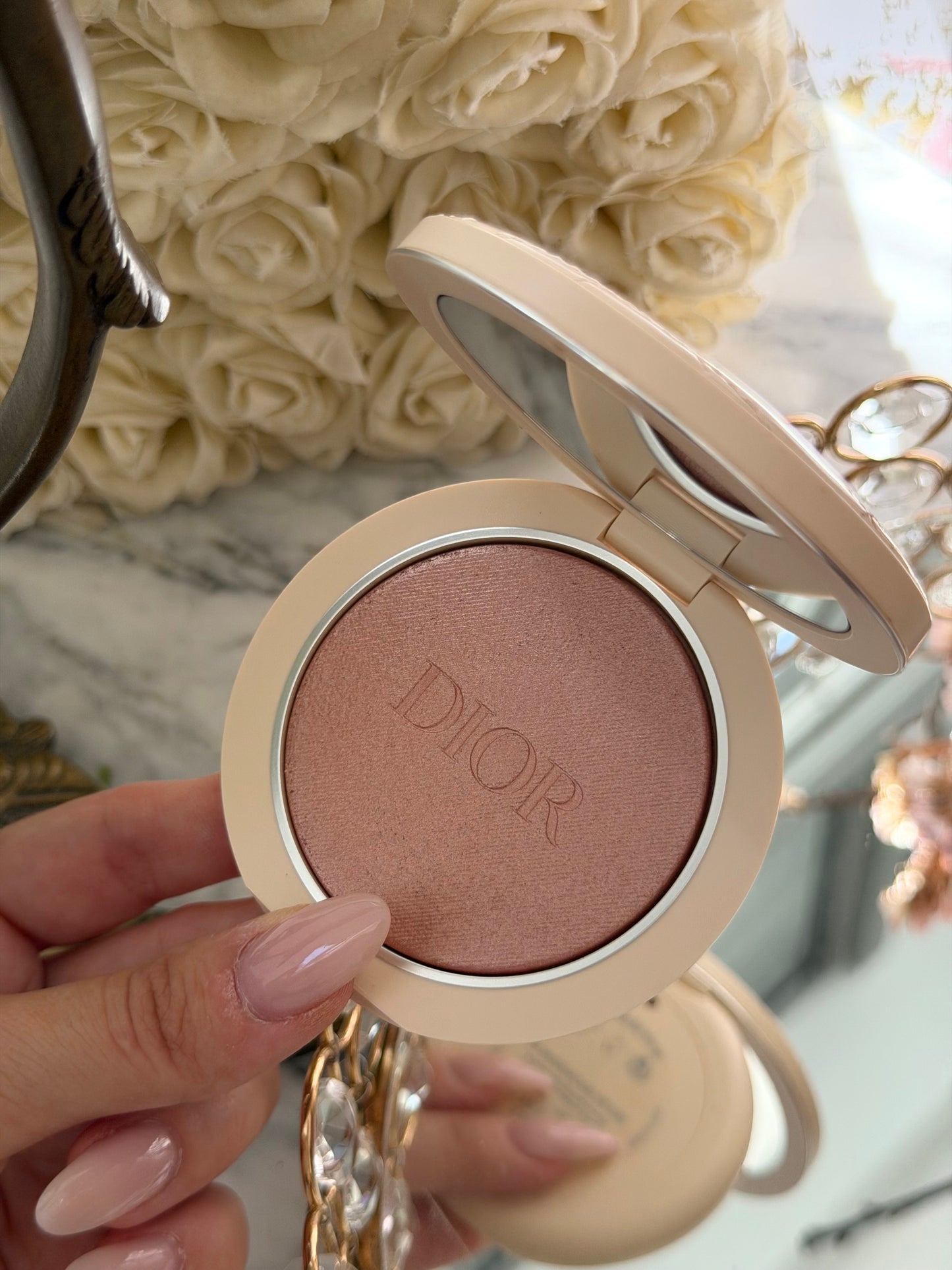 DIOR Forever Couture Luminizer (05)
Longwear Highlighter - 95%* Natural-Origin Pigments