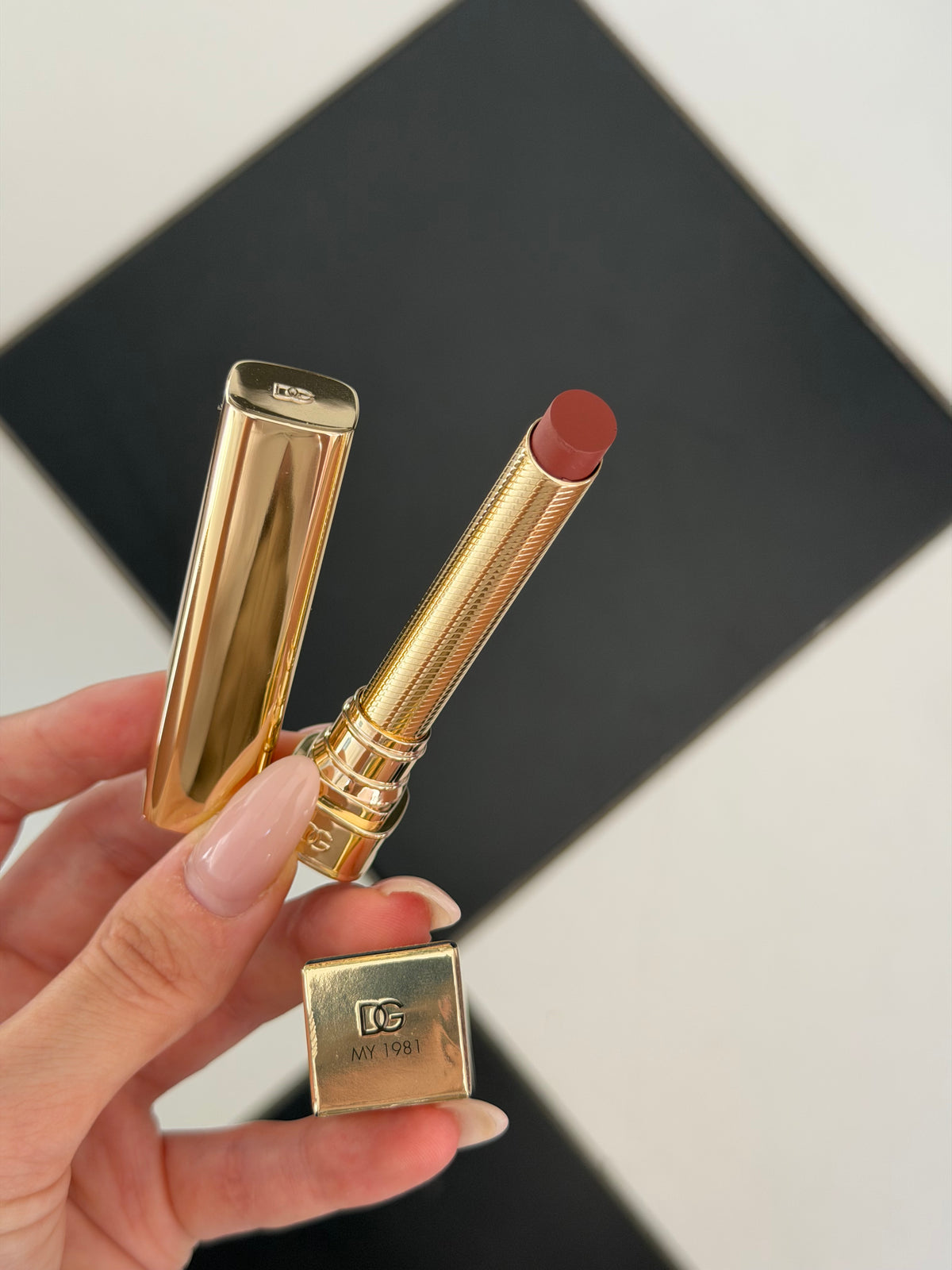 DOLCE&GABBANA My Sculpt Satin
Lasting Color & Hydration Lipstick Stylo - MY 1981