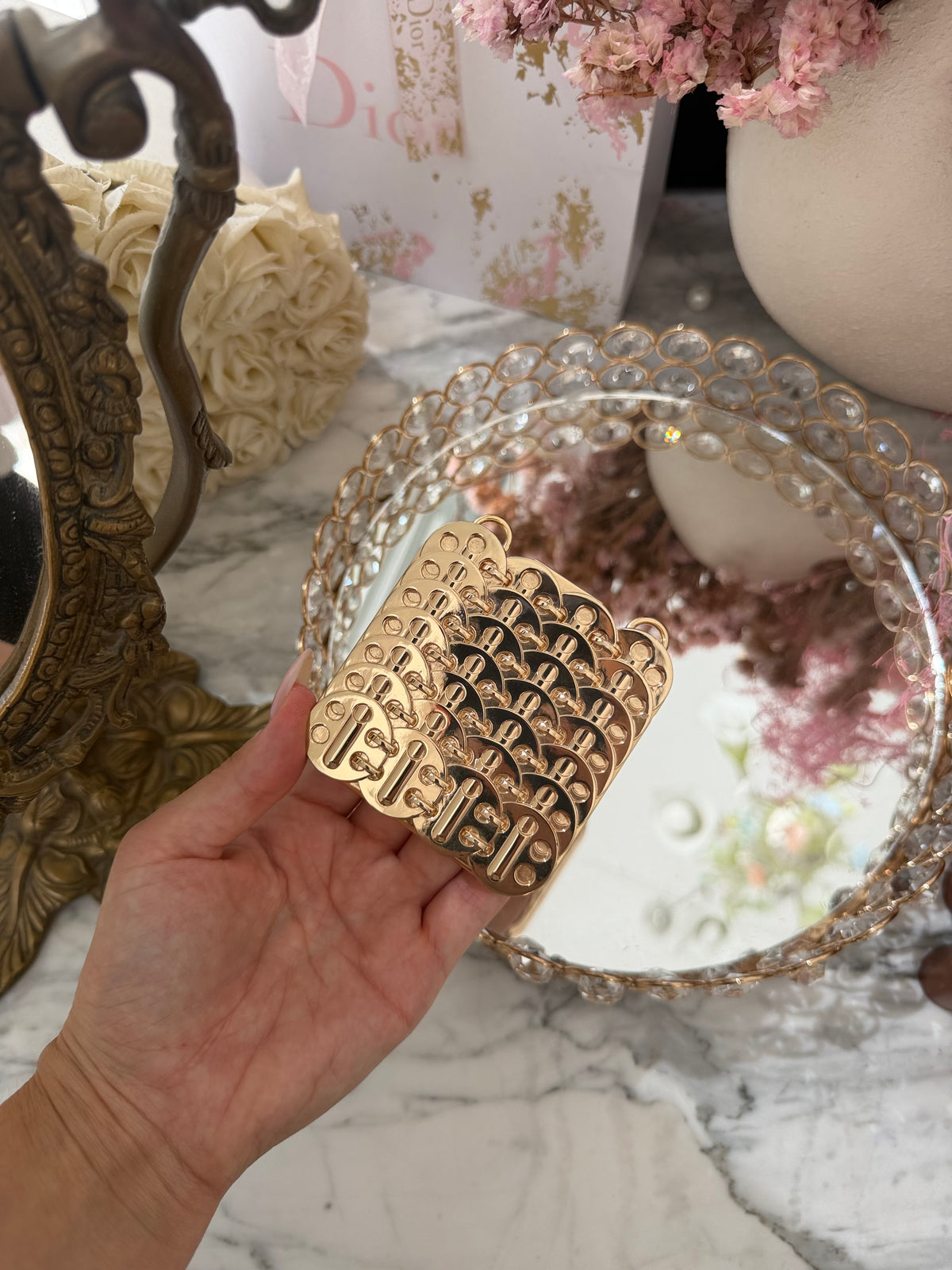 PACO RABANNE 1969 Makeup Clutch
Ultra-Shiny, All-Over Luminizer, Second Skin Comfort