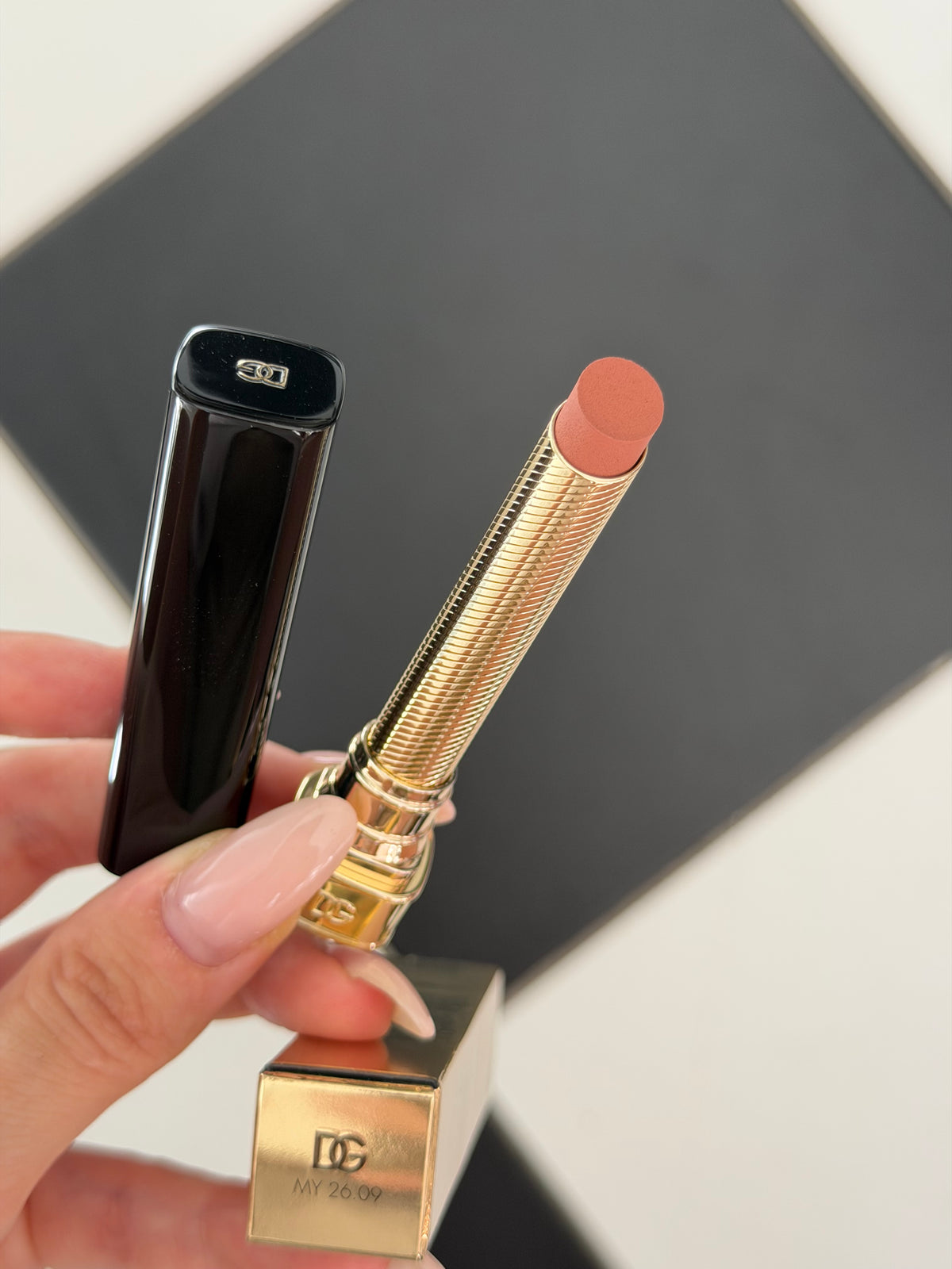 DOLCE&GABBANA My Comfy Matte Lipstick - My 26.09
Instant Rich Color & Hydration Lip Stylo