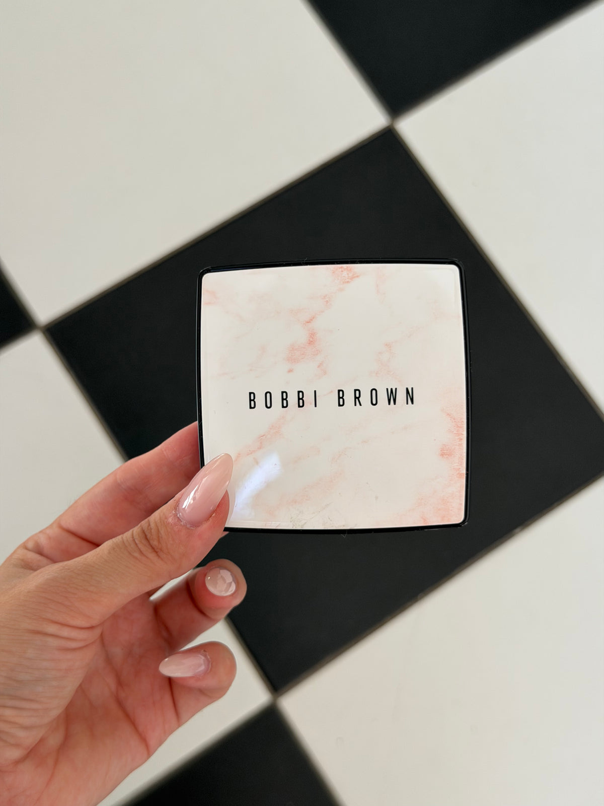 BOBBI BROWN
Sheer Finish Blurring Powder - Pearl Pink