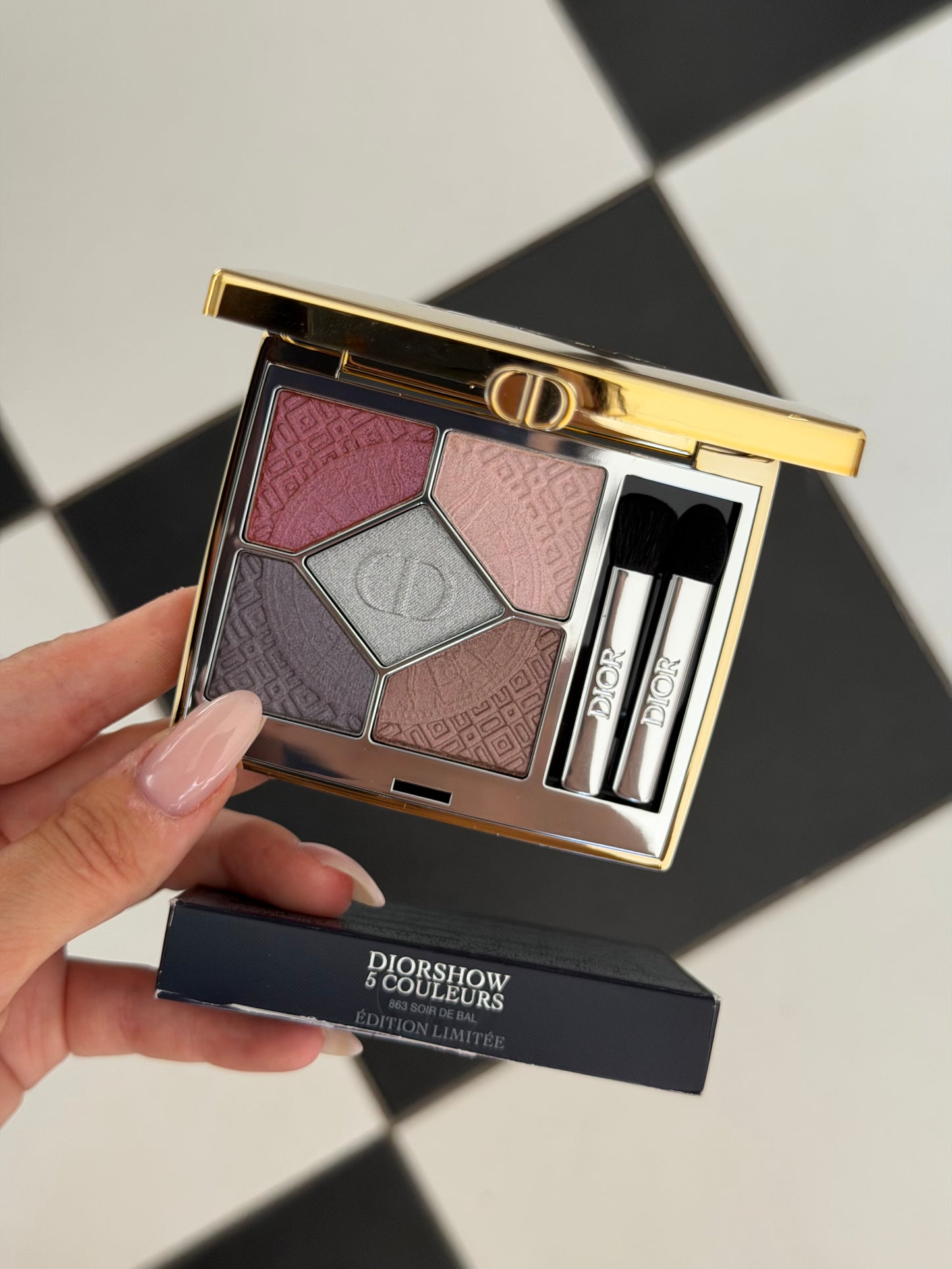 DIOR Diorshow 5 Couleurs - Limited Edition (863)
High-Color Eyeshadow Wardrobe - Longwear Creamy Powder Palette