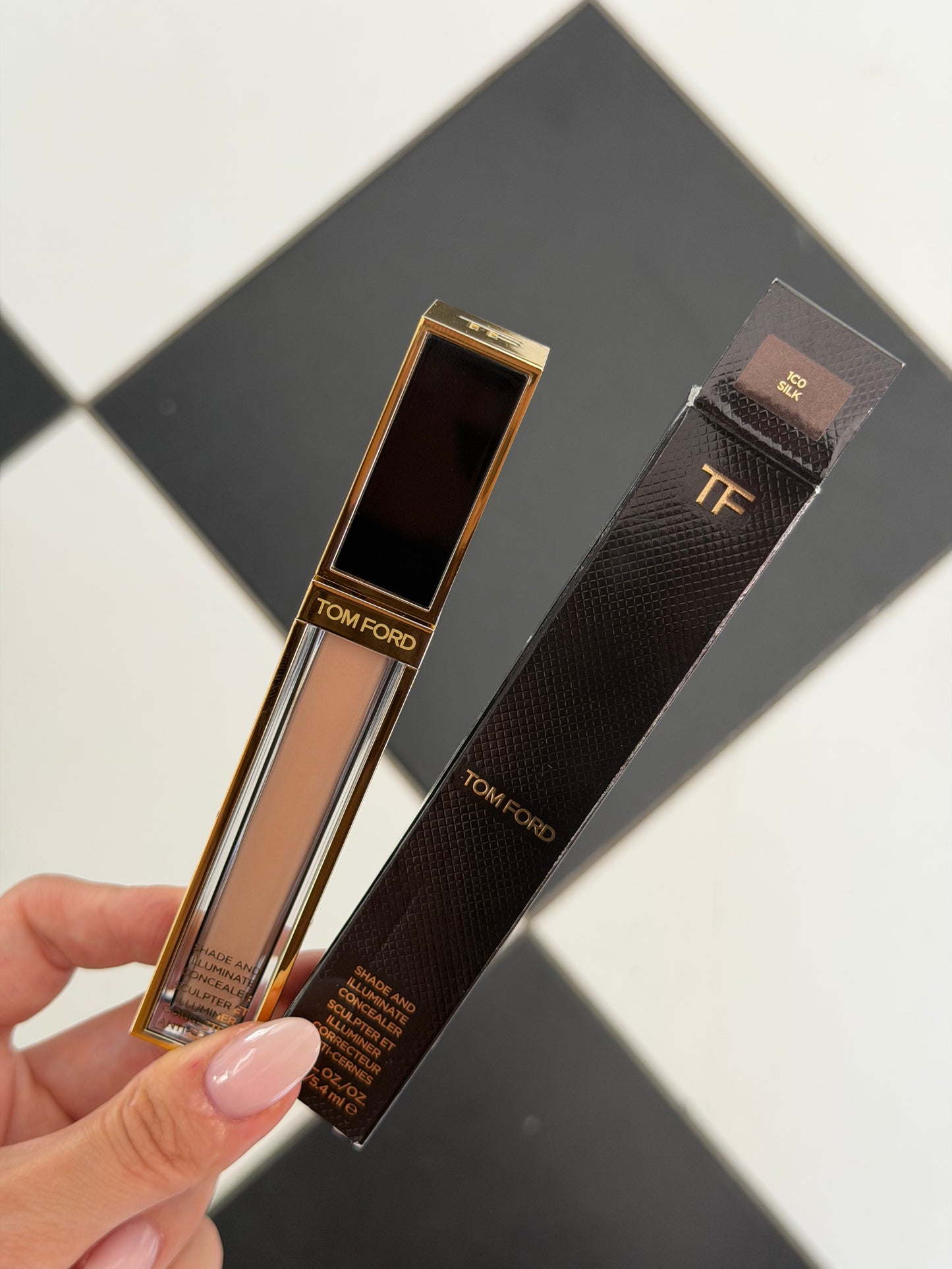 TOM FORD Shade And Illuminate Concealer (1C0)