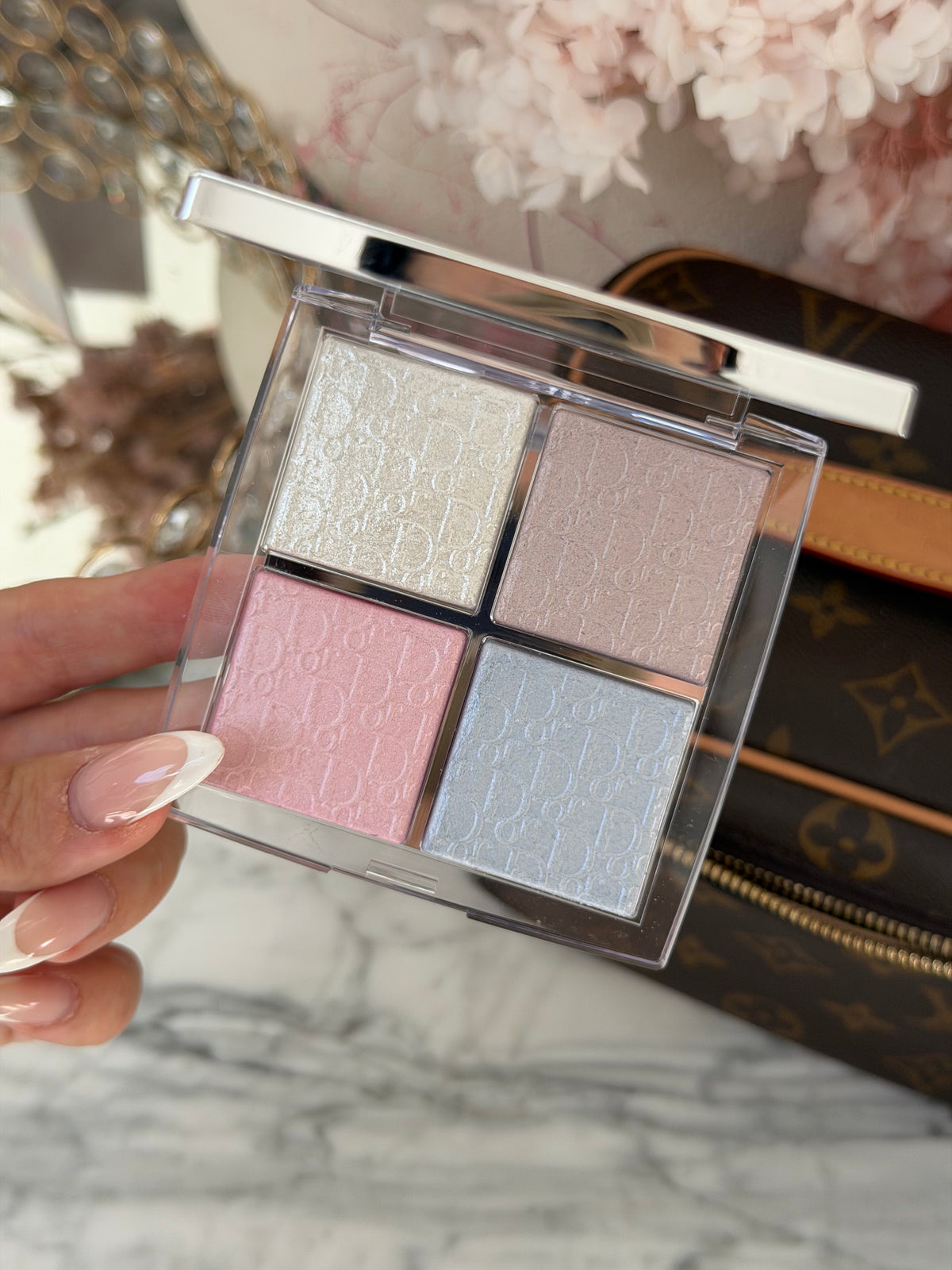 DIOR Backstage Glow Maximizer Palette (002)
Multi-Use Highlighter and Blush - Multi-Reflective Glow